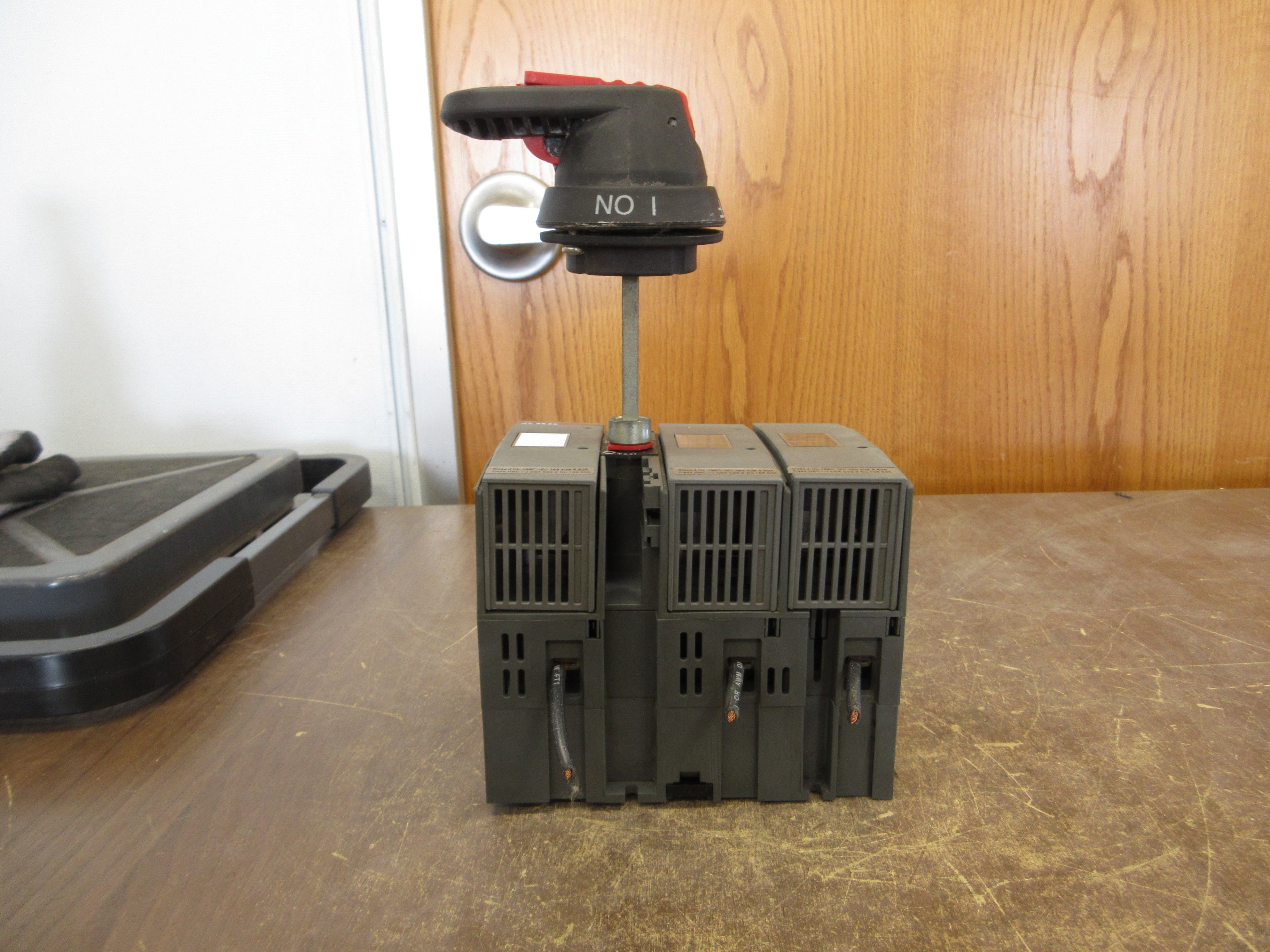 ABB Fusible Disconnect Switch OS 60J12 60A 600V 3P (3) 35A Fuses Used