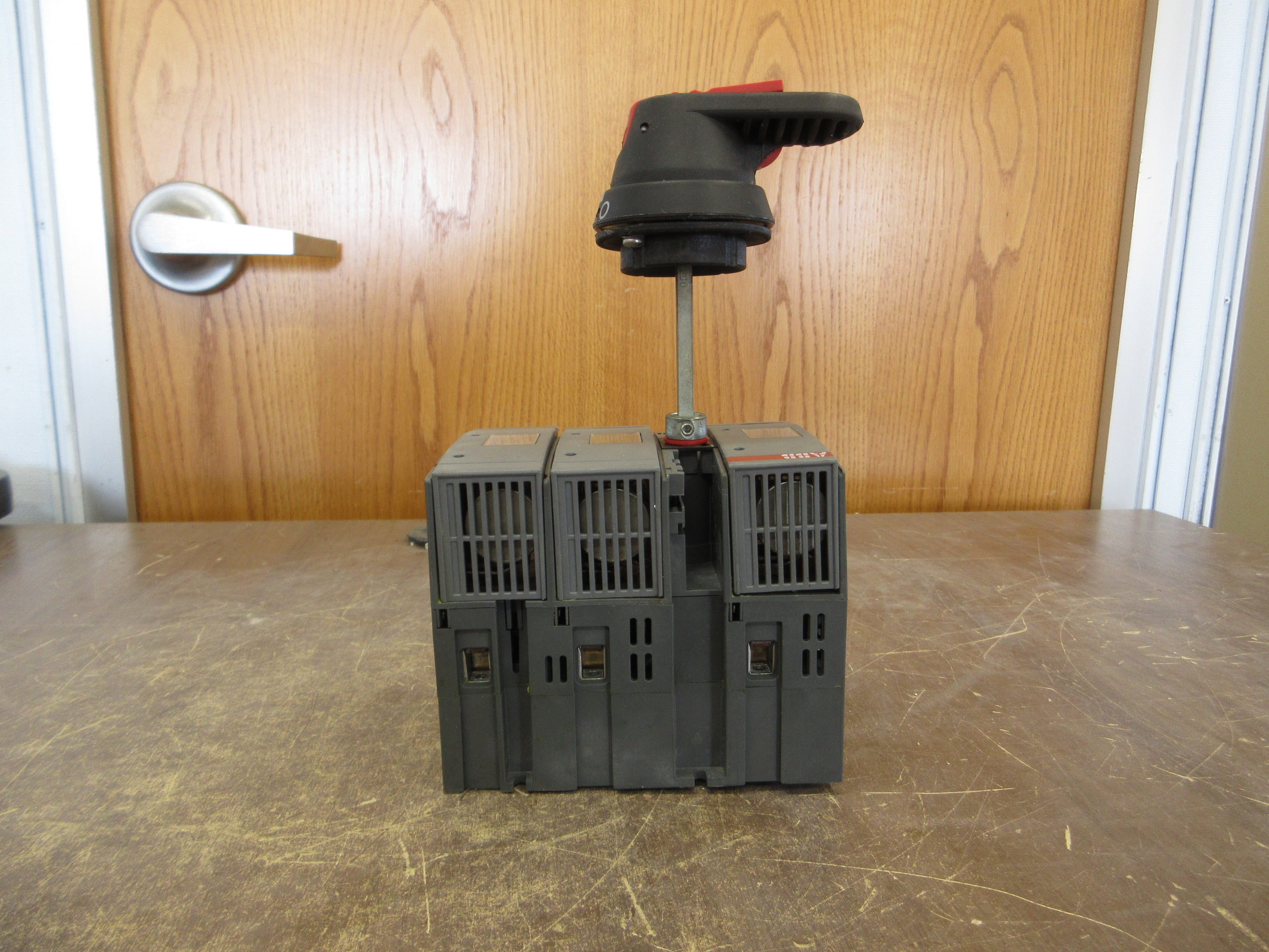 ABB Fusible Disconnect Switch OS 60J12 60A 600V 3P (3) 35A Fuses Used