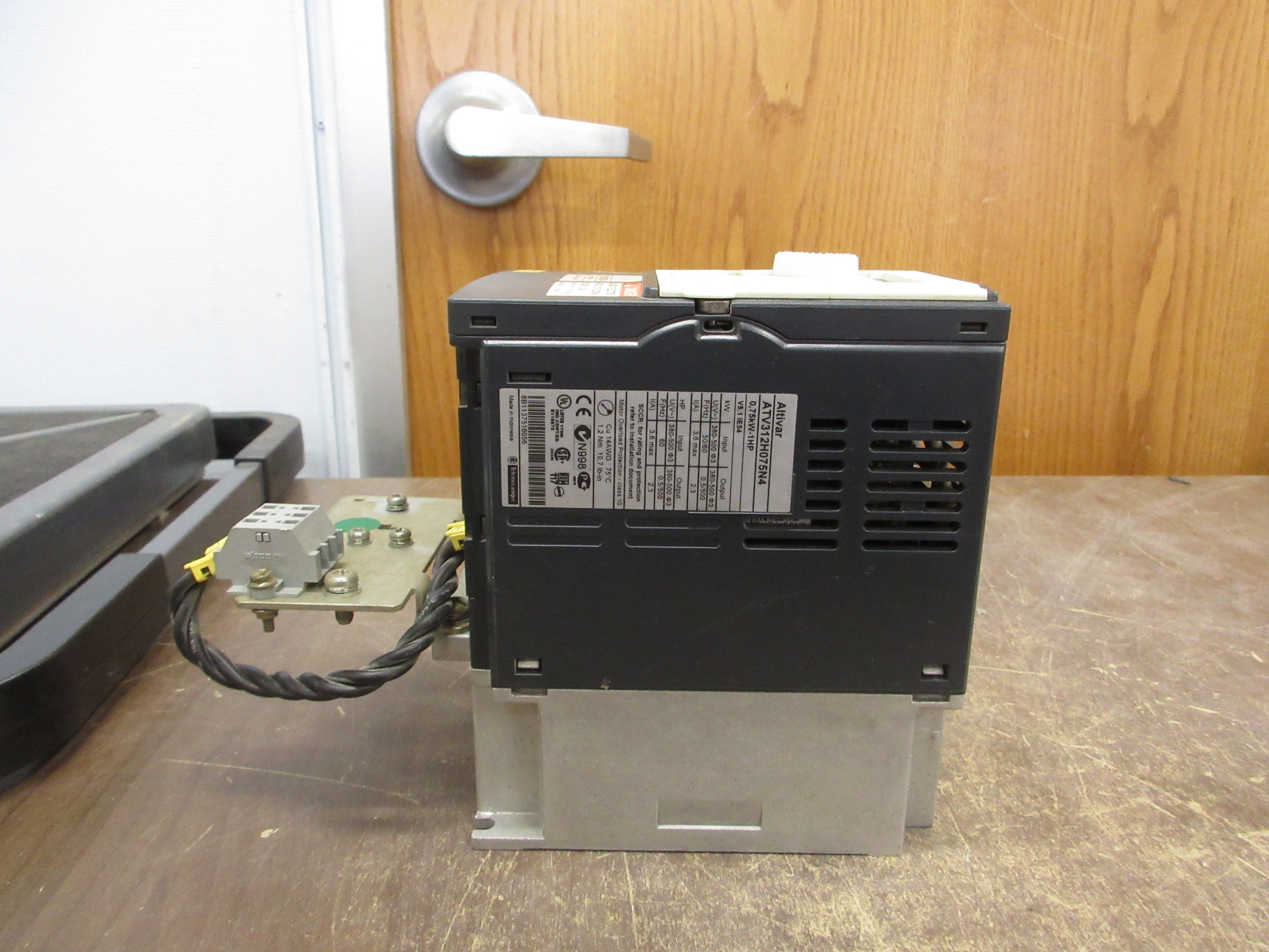 Schneider Electric Altivar AC Drive ATV312H075N4 1HP 3Ph w/ Keypad Used