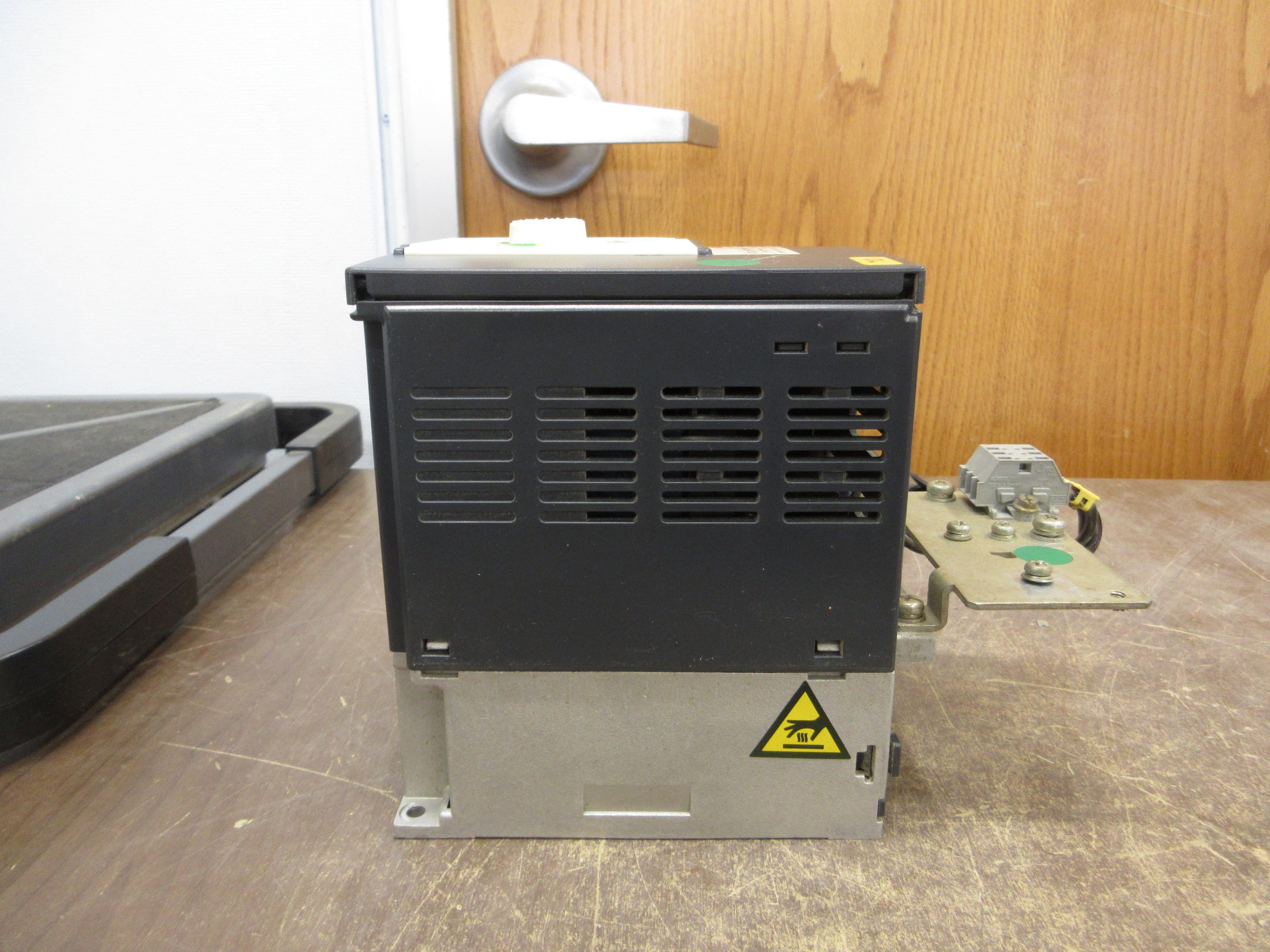 Schneider Electric Altivar AC Drive ATV312H075N4 1HP 3Ph w/ Keypad Used