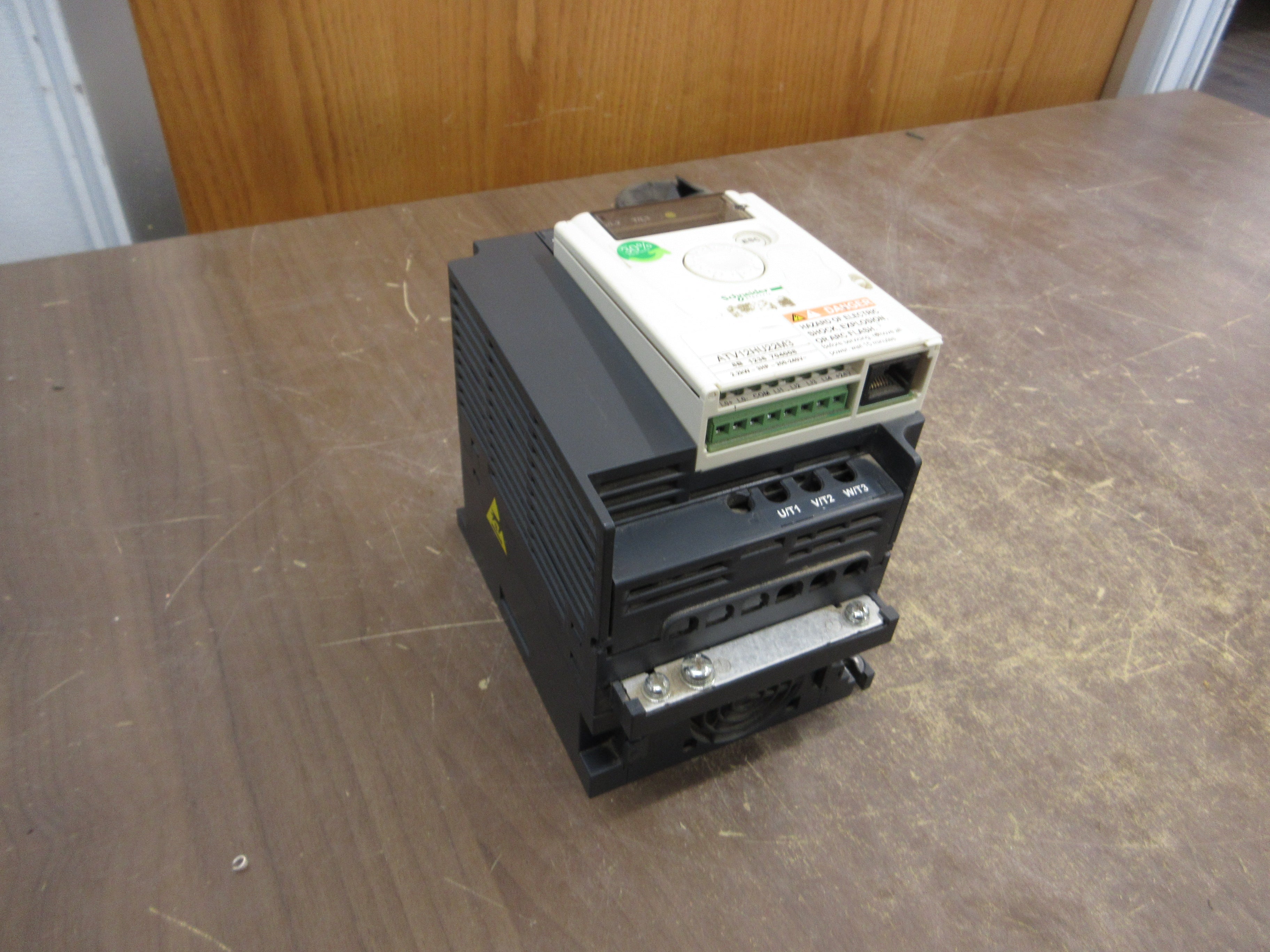 Schneider Electric Altivar AC Drive ATV12HU22M3 3HP 3Ph Used