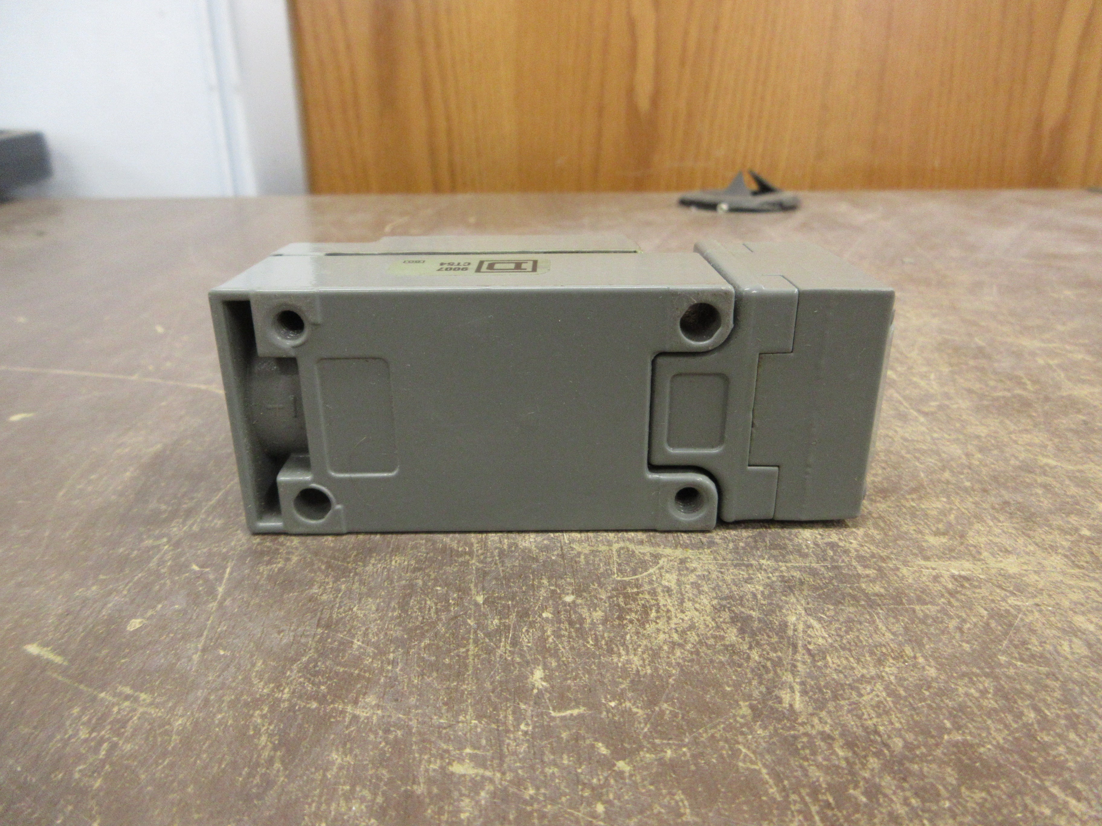 Square D Limit Switch 9007C84B2 Ser. A Used