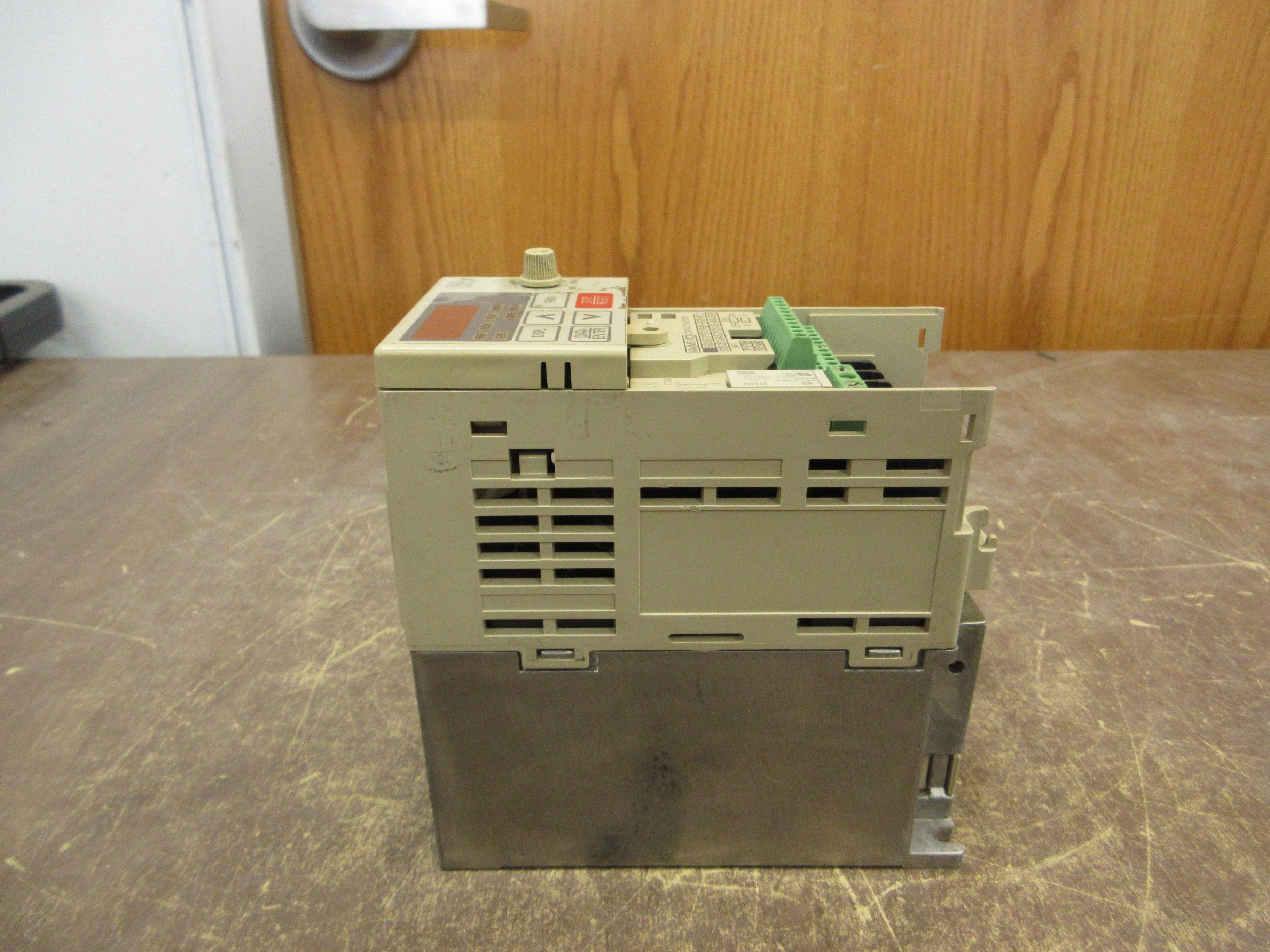 Yaskawa AC Drive CIMR-V7AM20P7 1HP 3Ph w/ Keypad *No Cover* Used