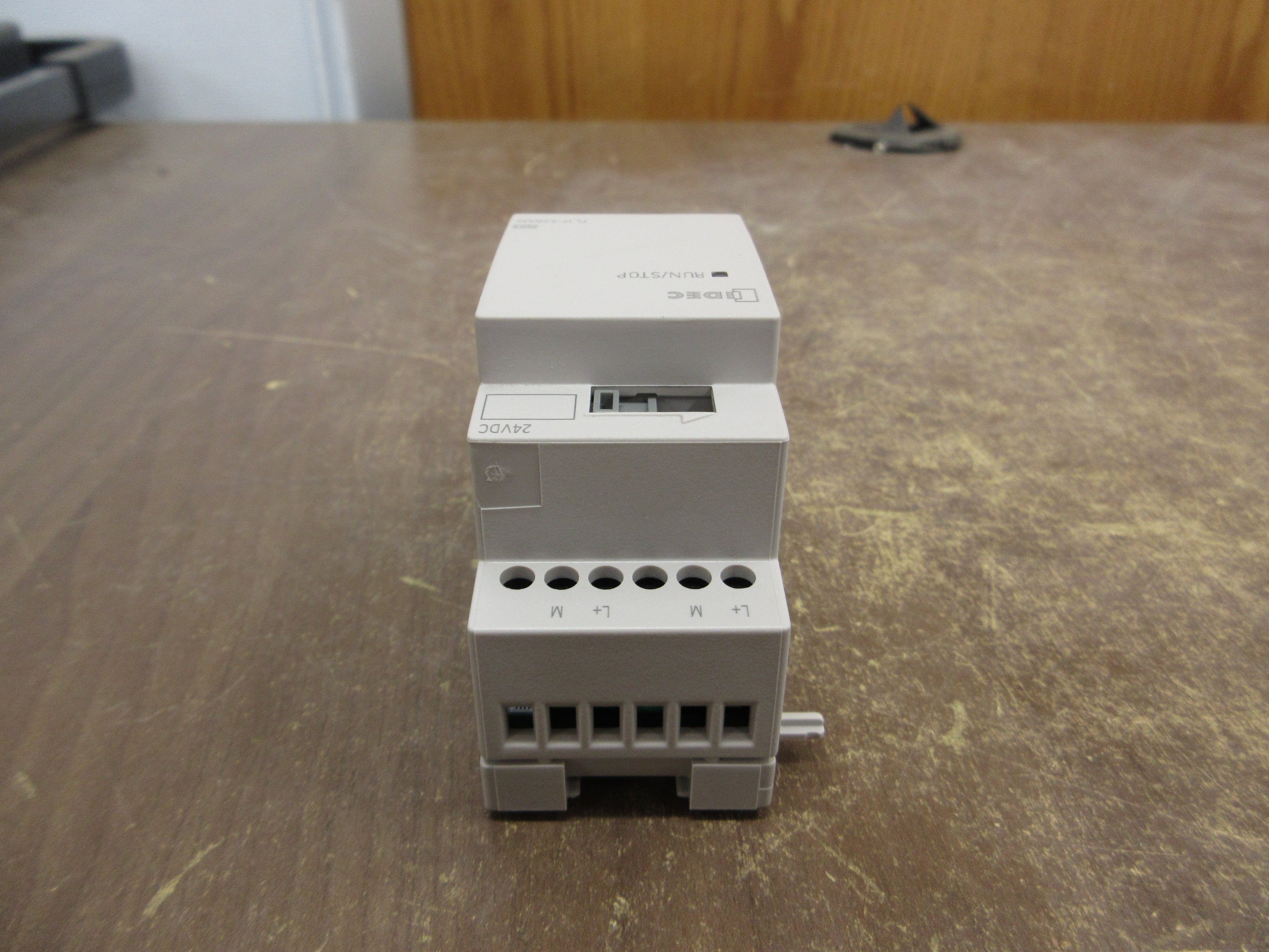 IDEC SmartRelay Analog Expansion Module FL1F-K2BM2 FS: 01 F/W: V1.08.01