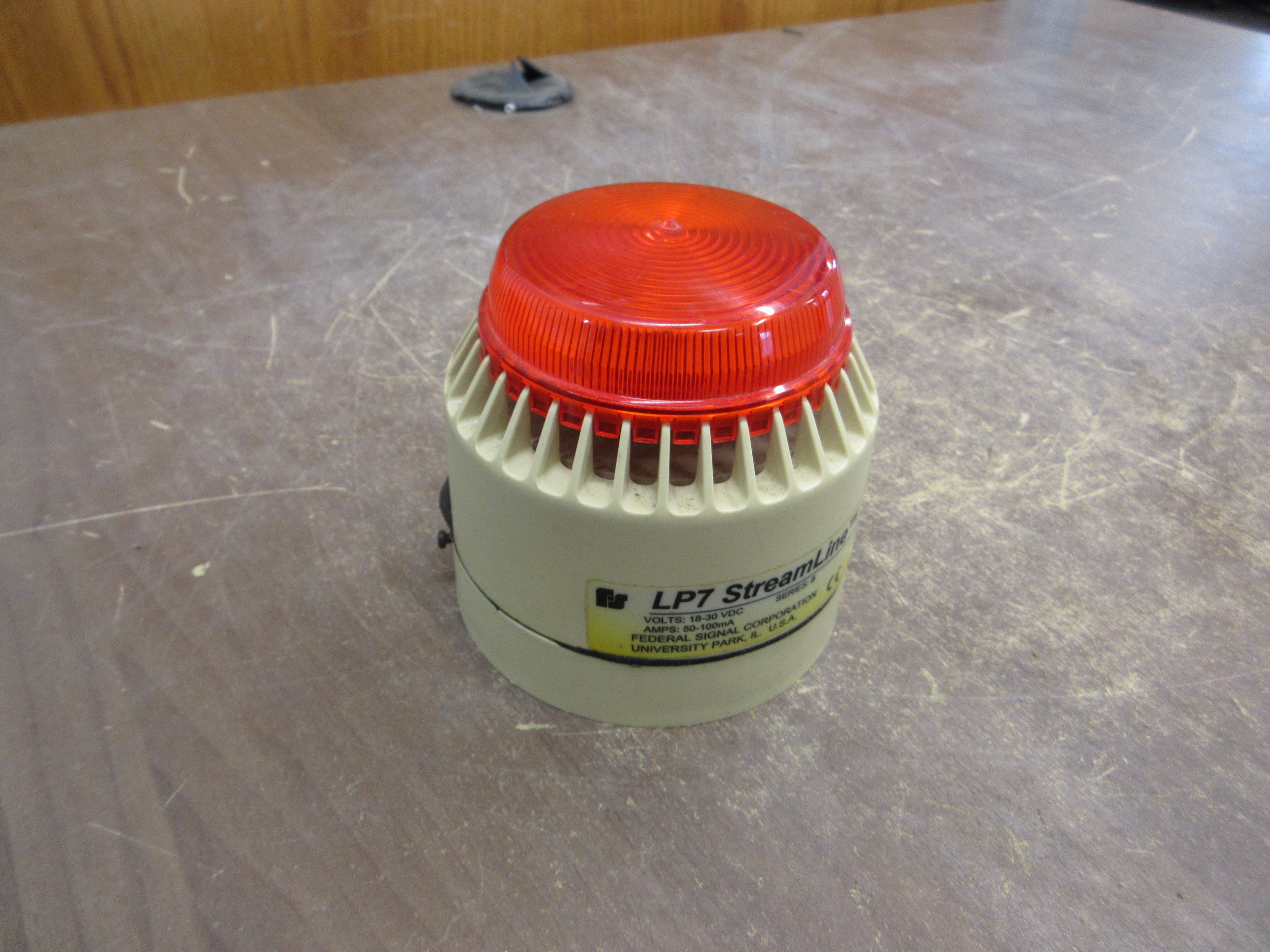 Federal Signal StreamLine Strobe/Sounder LP7 Ser. B 18-30VDC 50-100mA Red Used