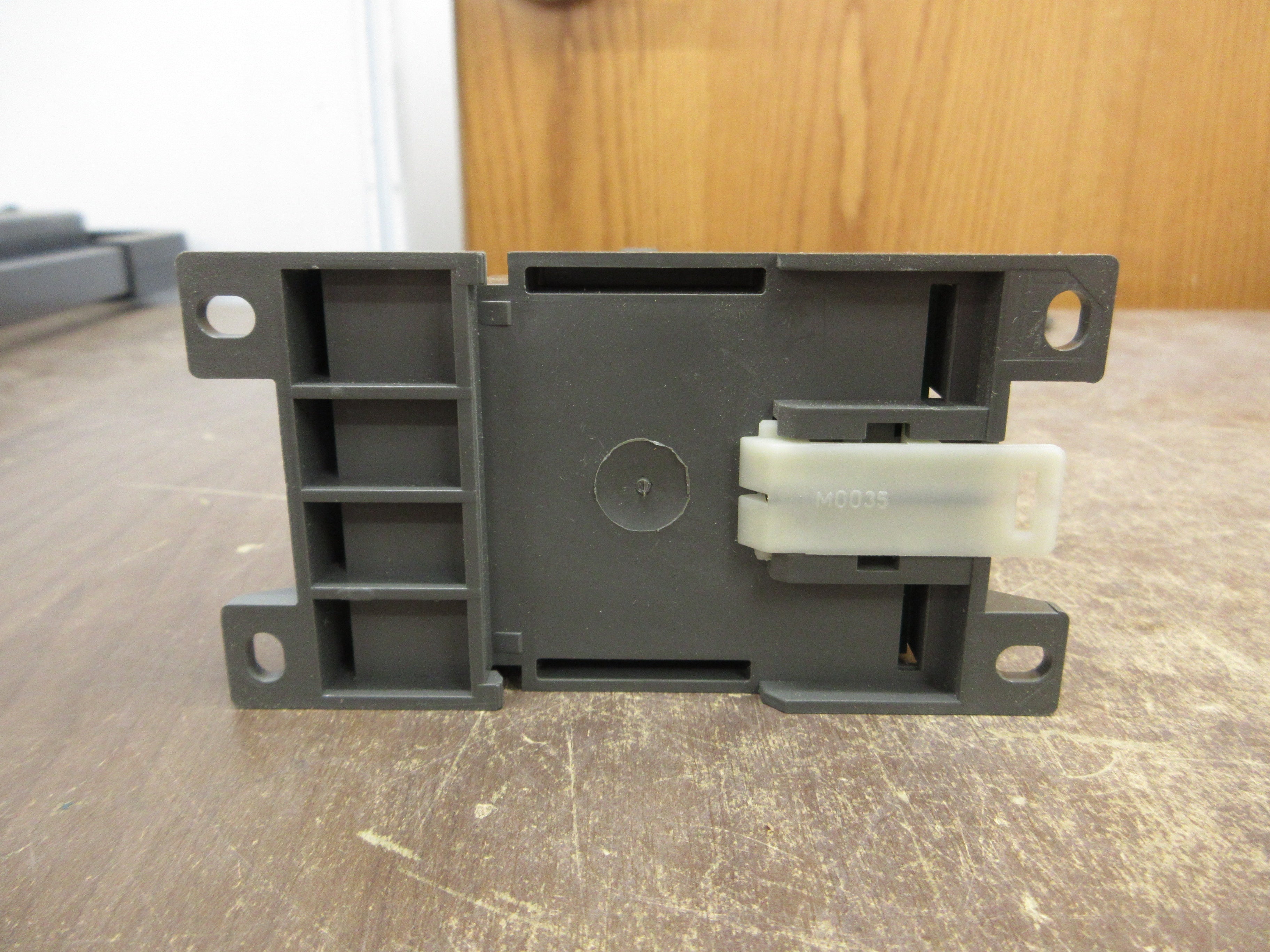 Invensys Temperature Controller 2216E/CC/VH/M2/TC/XX/2DN/ENG/XXXXX/EU0492