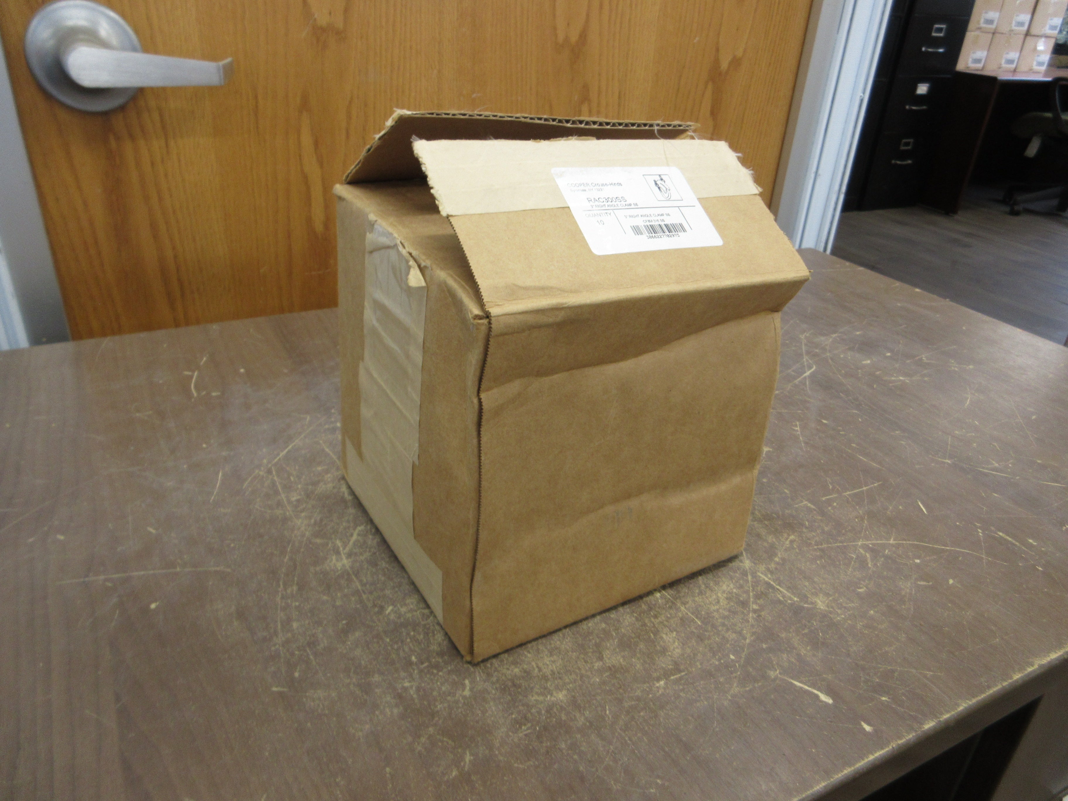 Cooper Crouse-Hinds Stainless Steel Right Angle Clamp RAC300SS Size: 3"