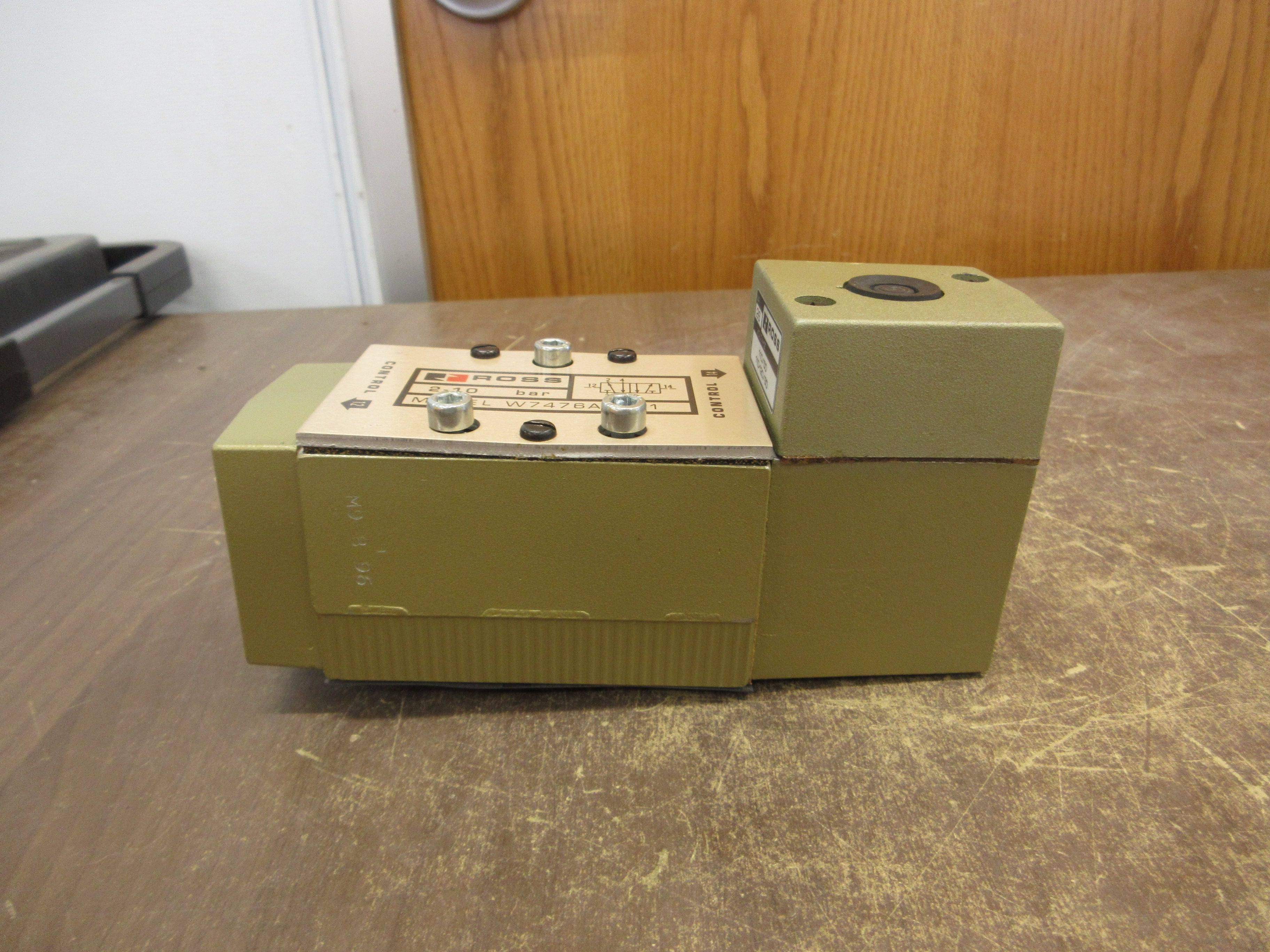 Ross Solenoid Valve W7476A3331 110-120V Coil New Surplus