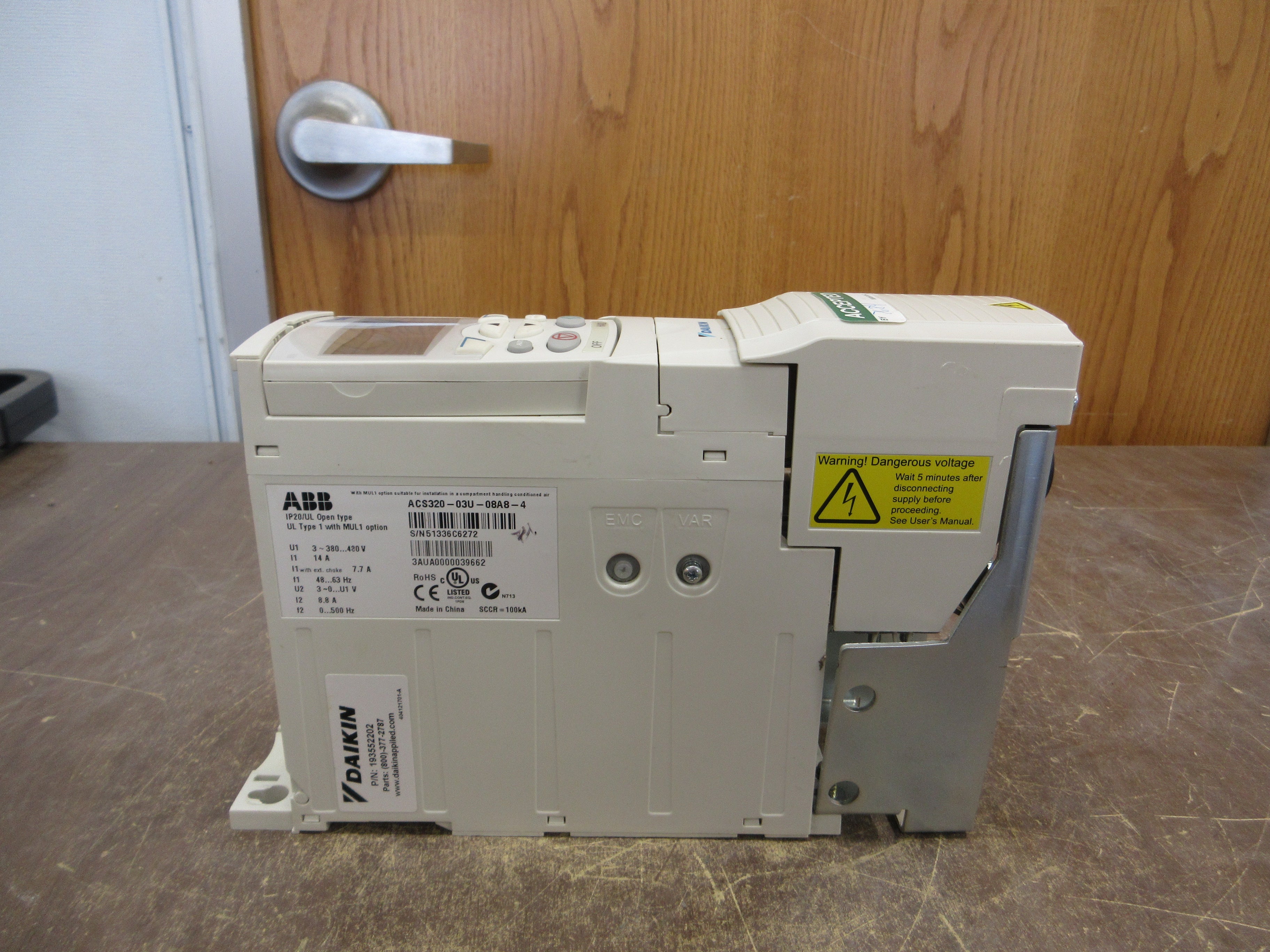ABB / Daikin ACS320 AC Drive ACS320-03U-08A8-4 5HP 3Ph w/ Keypad Used
