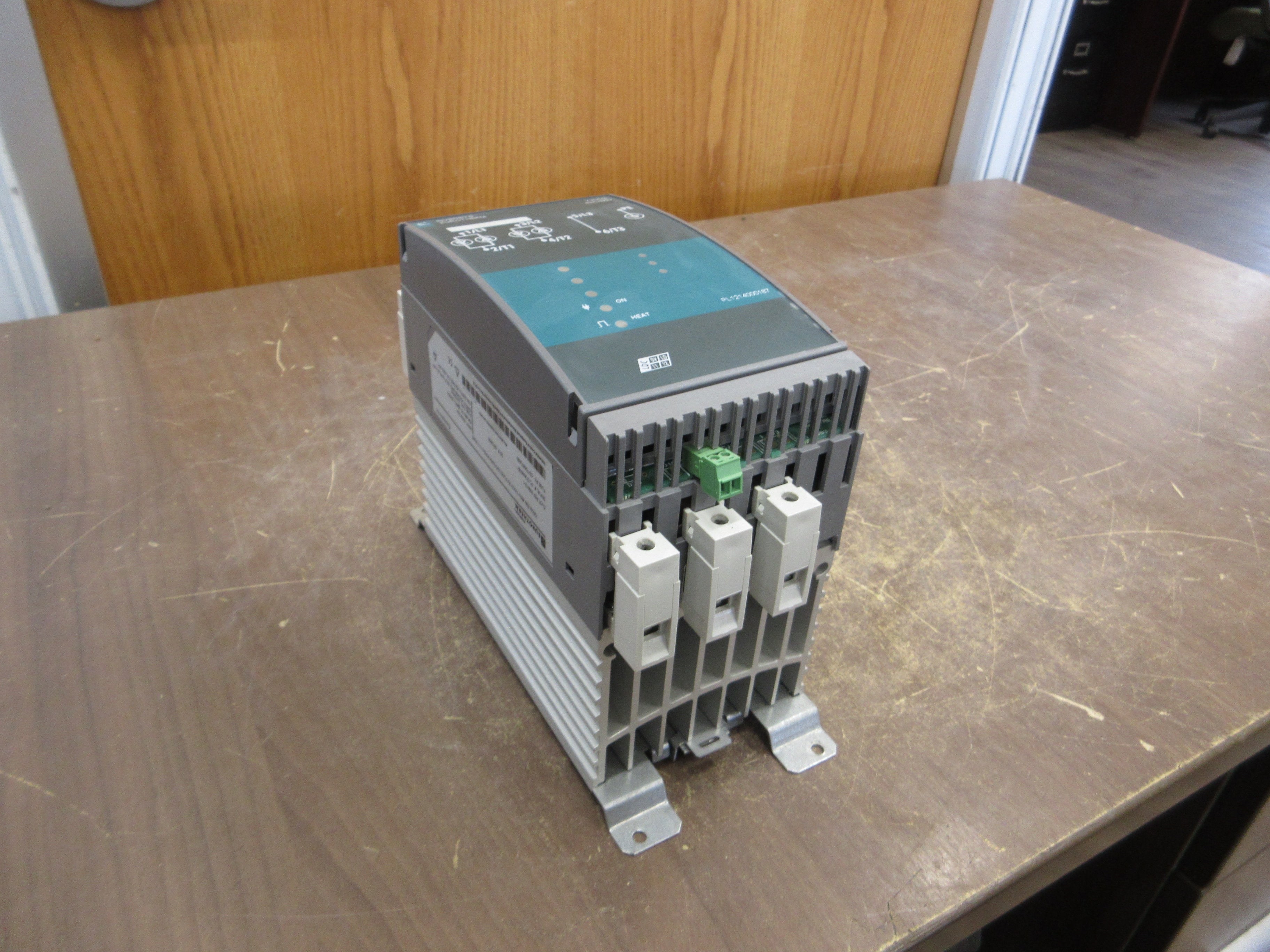 Invensys Eurotherm Solid State Relay 7200S/63A/480V/XXXX/3D/Fuse/LDC/ENG Used