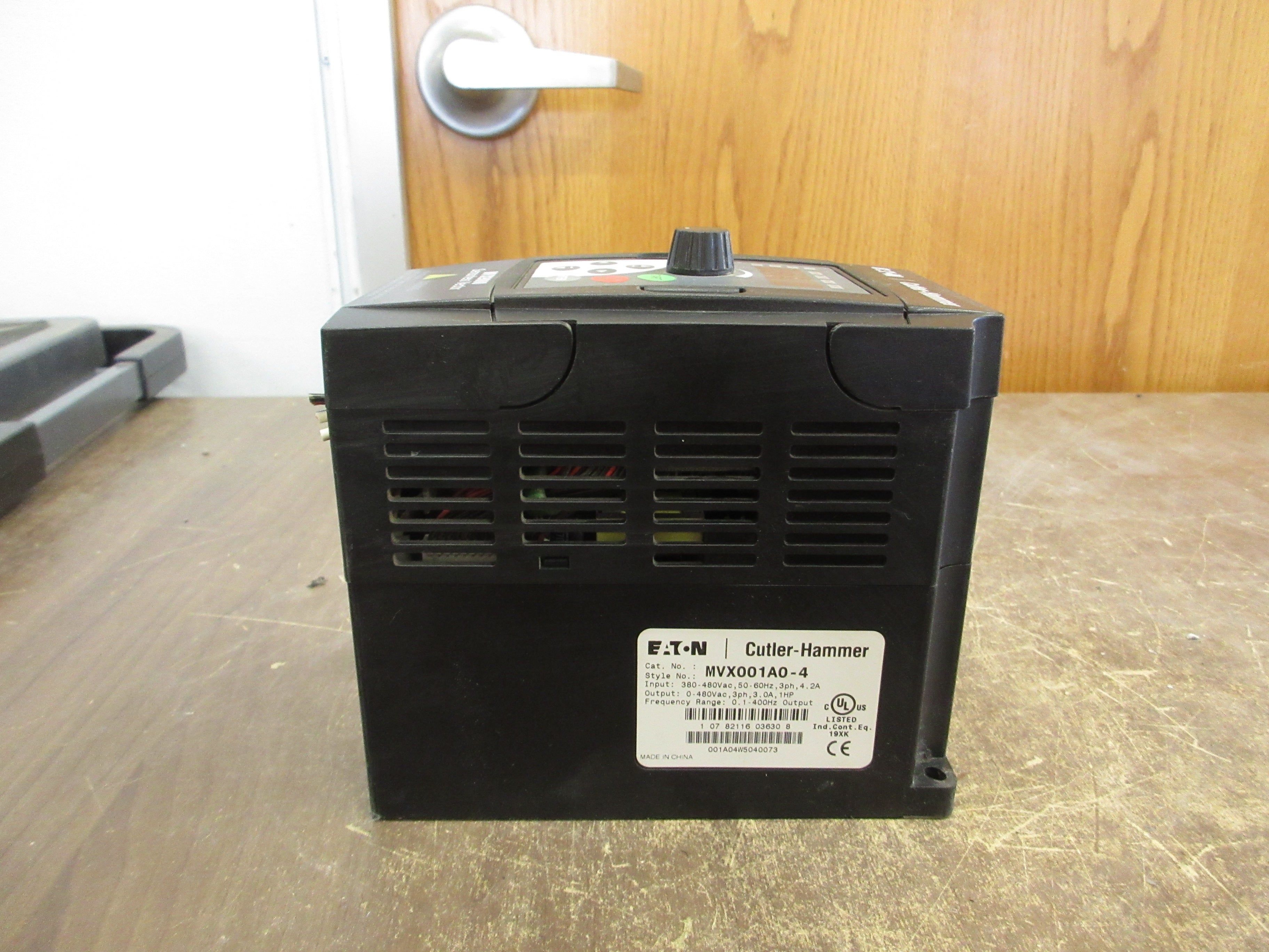 Eaton MVX9000 AC Drive MVX001A0-4 1HP 3Ph w/ Keypad Used