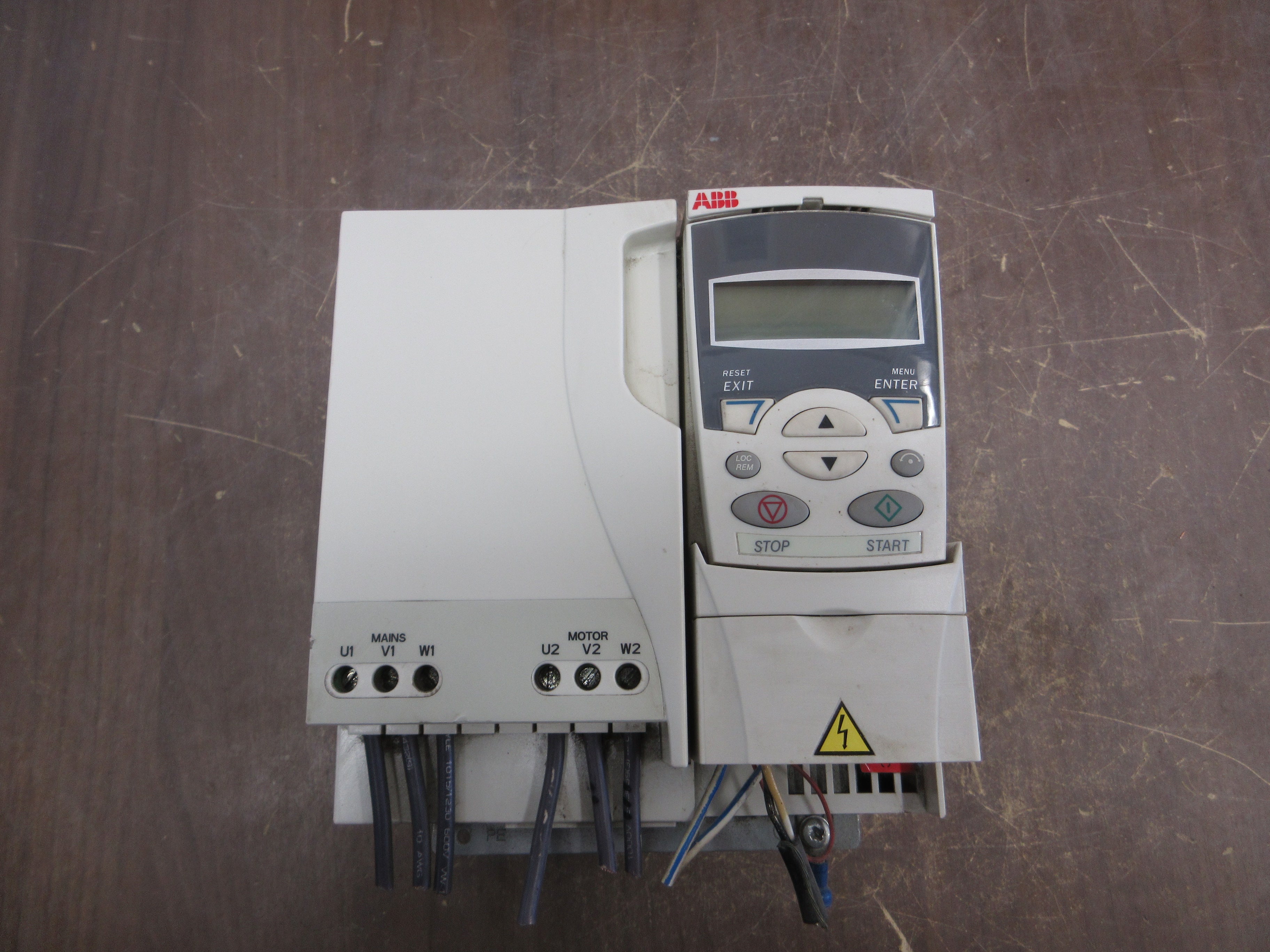 ABB ACS310 AC Drive ACS310-03U-25A4-4 15HP 3Ph w/ Keypad Used