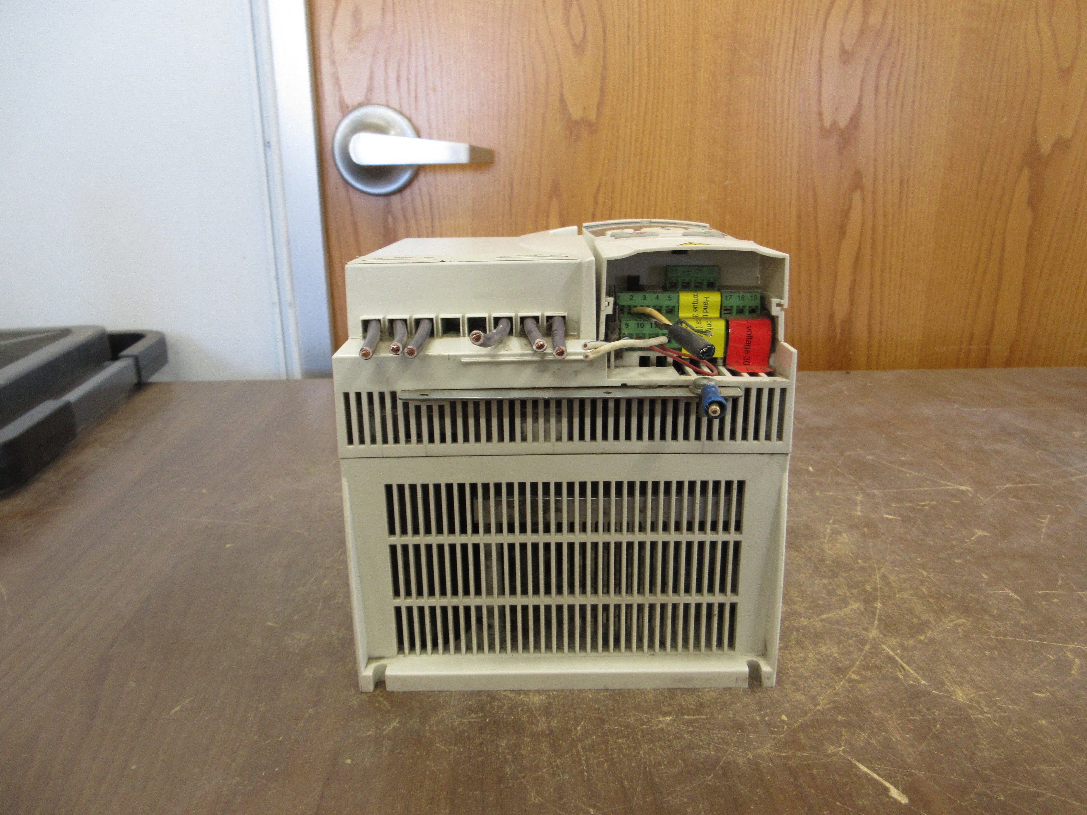 ABB ACS310 AC Drive ACS310-03U-25A4-4 15HP 3Ph w/ Keypad Used