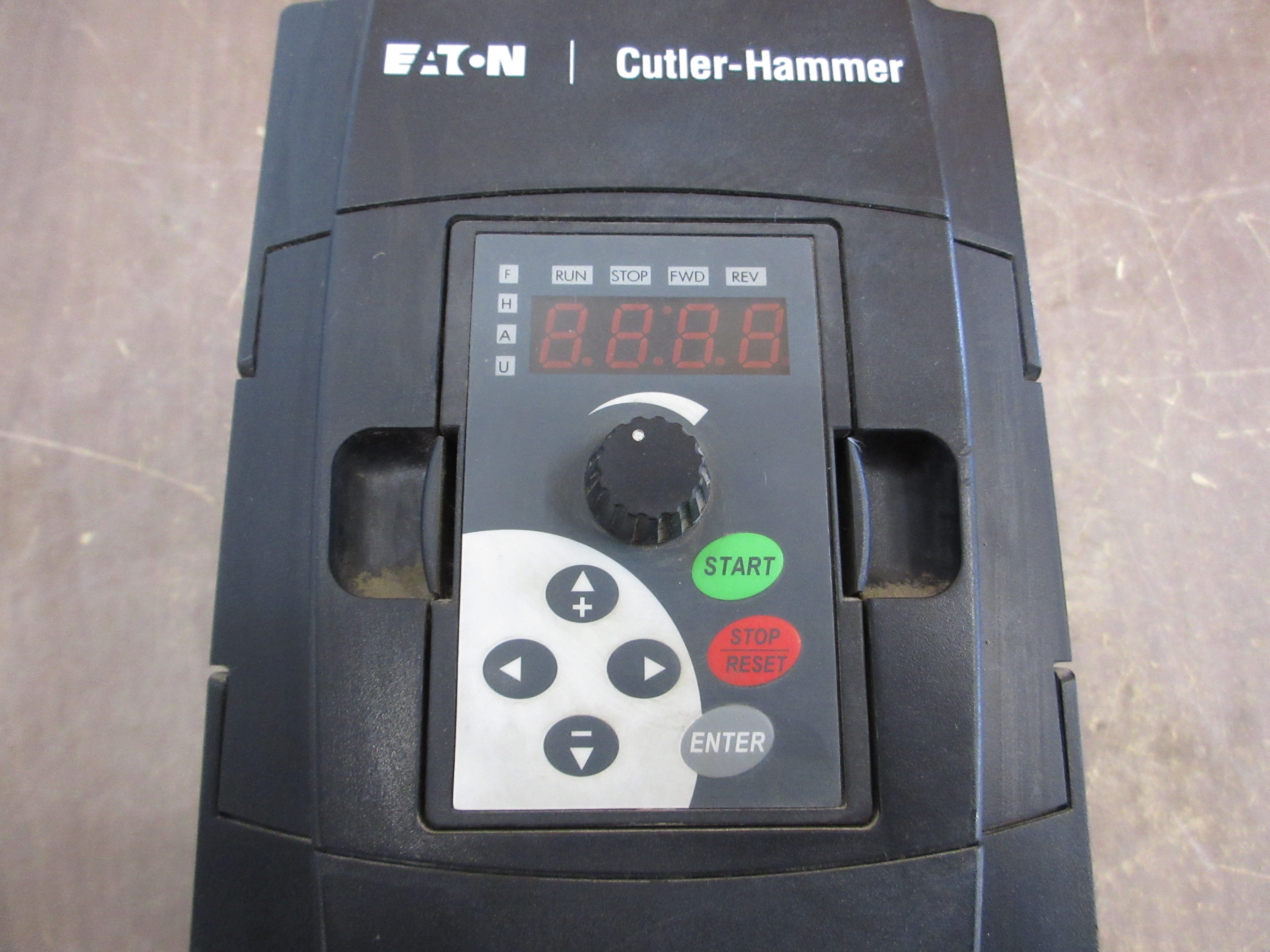 Eaton MVX9000 AC Drive MVX007A0-4 7.5HP 3Ph w/ Keypad Used