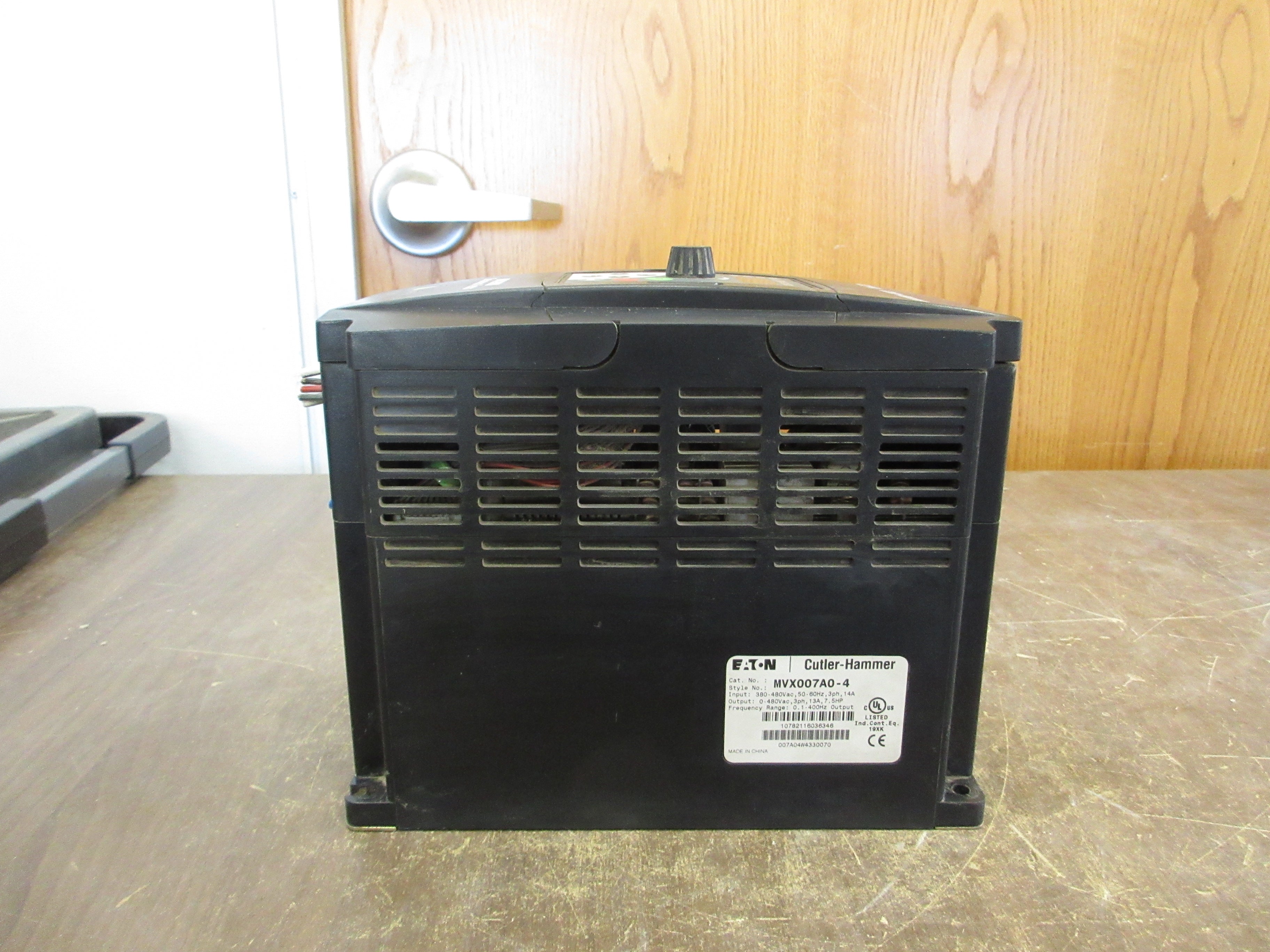 Eaton MVX9000 AC Drive MVX007A0-4 7.5HP 3Ph w/ Keypad Used