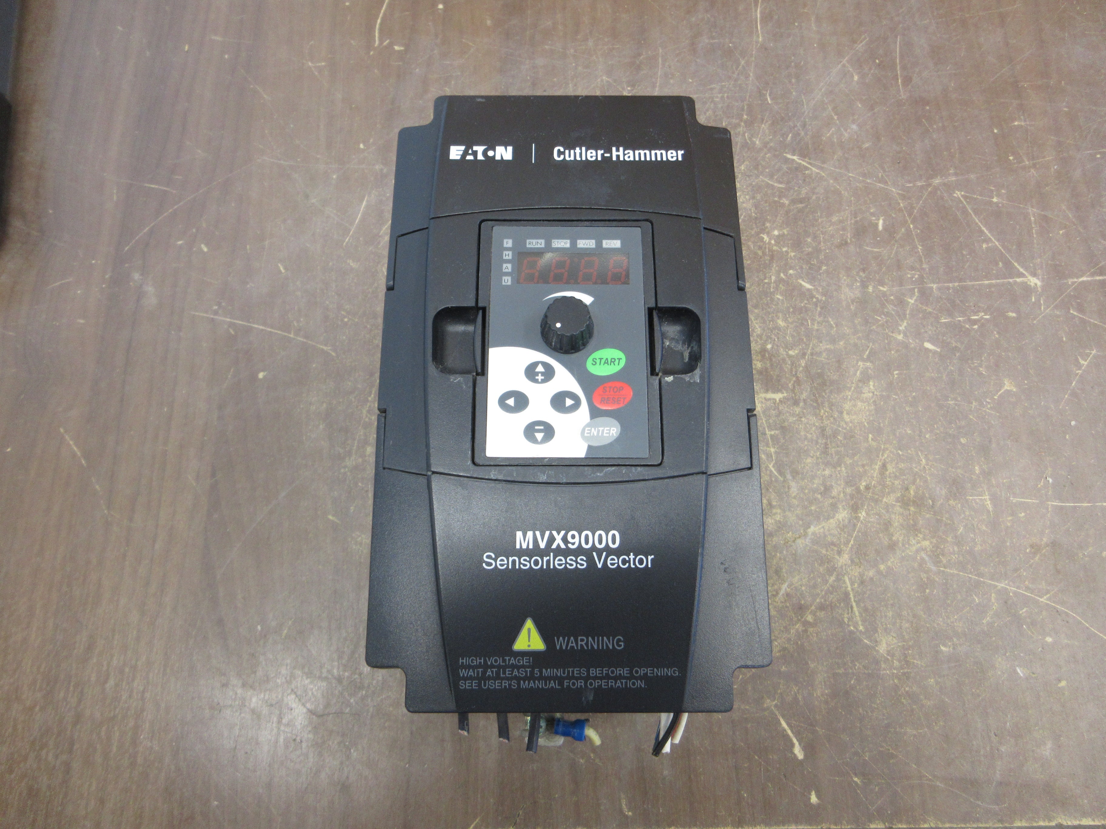 Eaton MVX9000 AC Drive MVX005A0-4 5HP 3Ph w/ Keypad Used