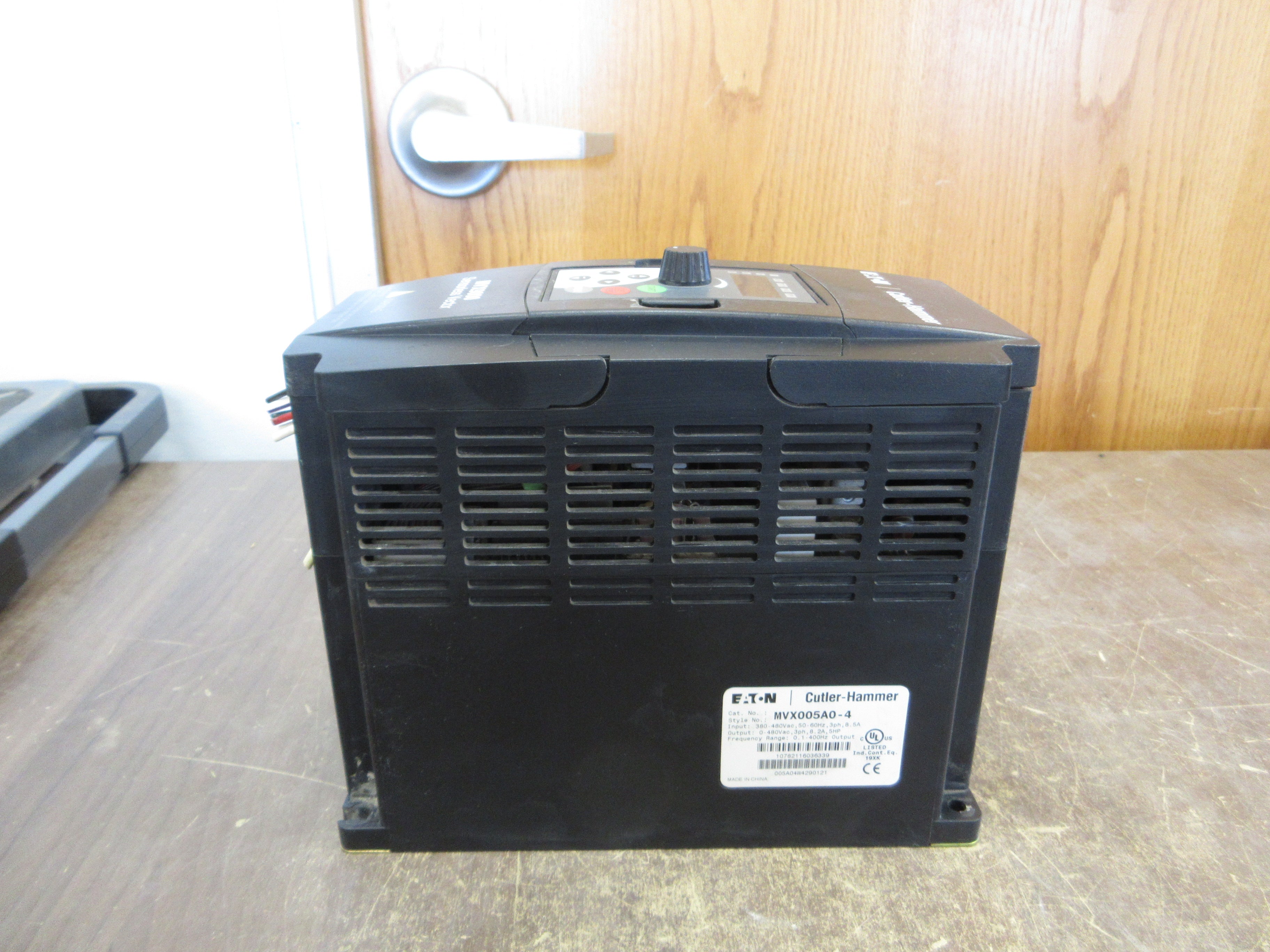 Eaton MVX9000 AC Drive MVX005A0-4 5HP 3Ph w/ Keypad Used