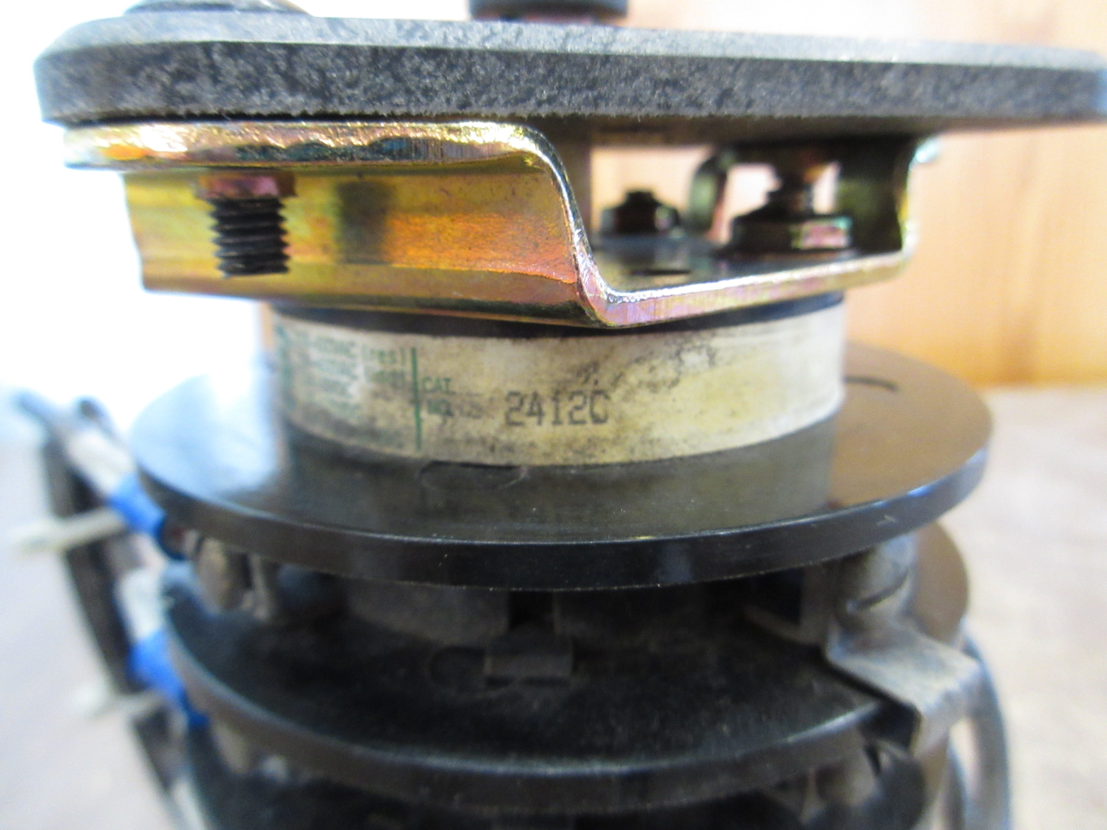 Electroswitch Series 24 Breaker Control Rotary Switch 2412C *Broken Insulator*