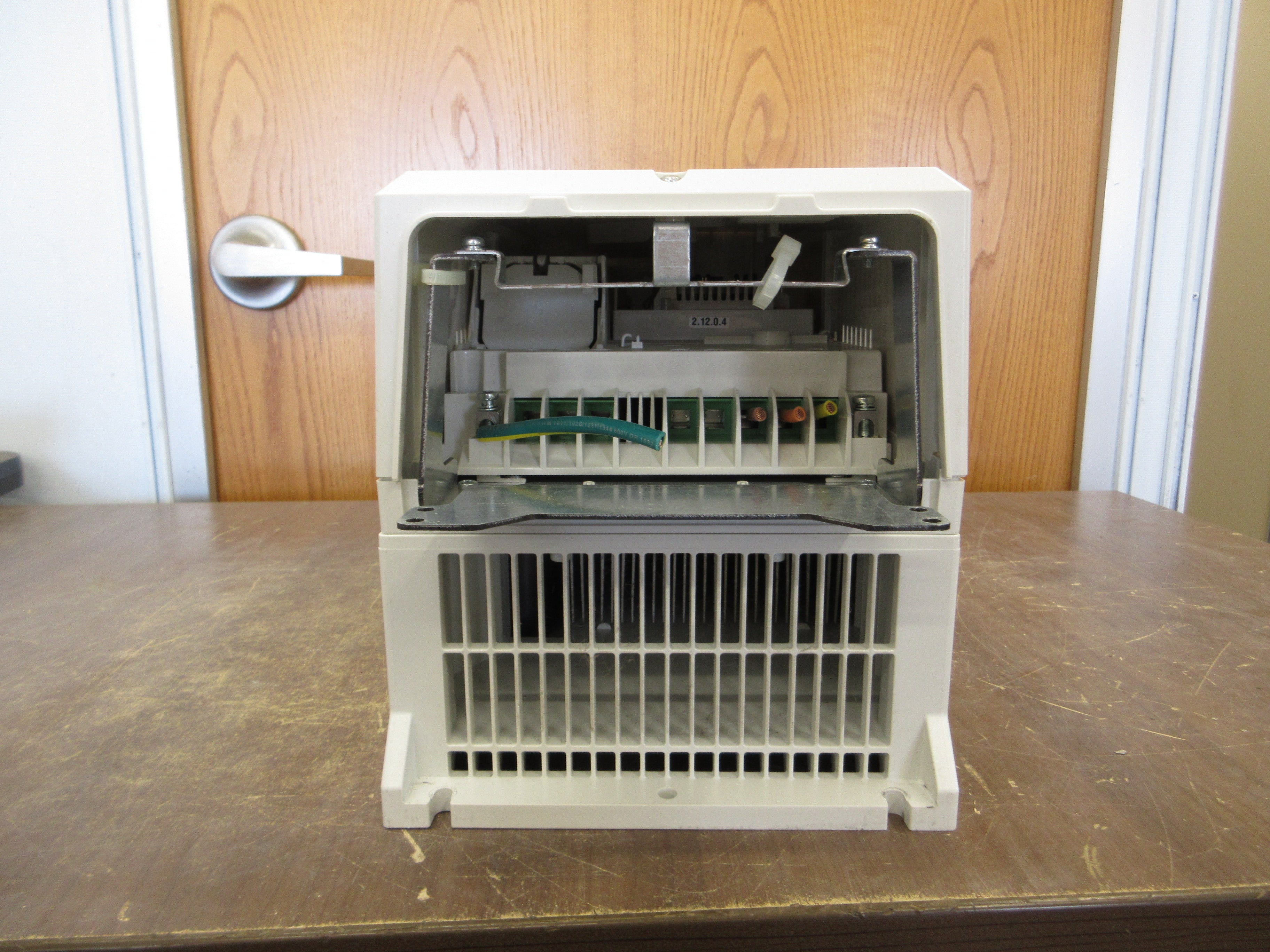 ABB ACH580 AC Drive ACH580-01-034A-4+0J400+P922 25HP 3Ph w/ Keypad Used