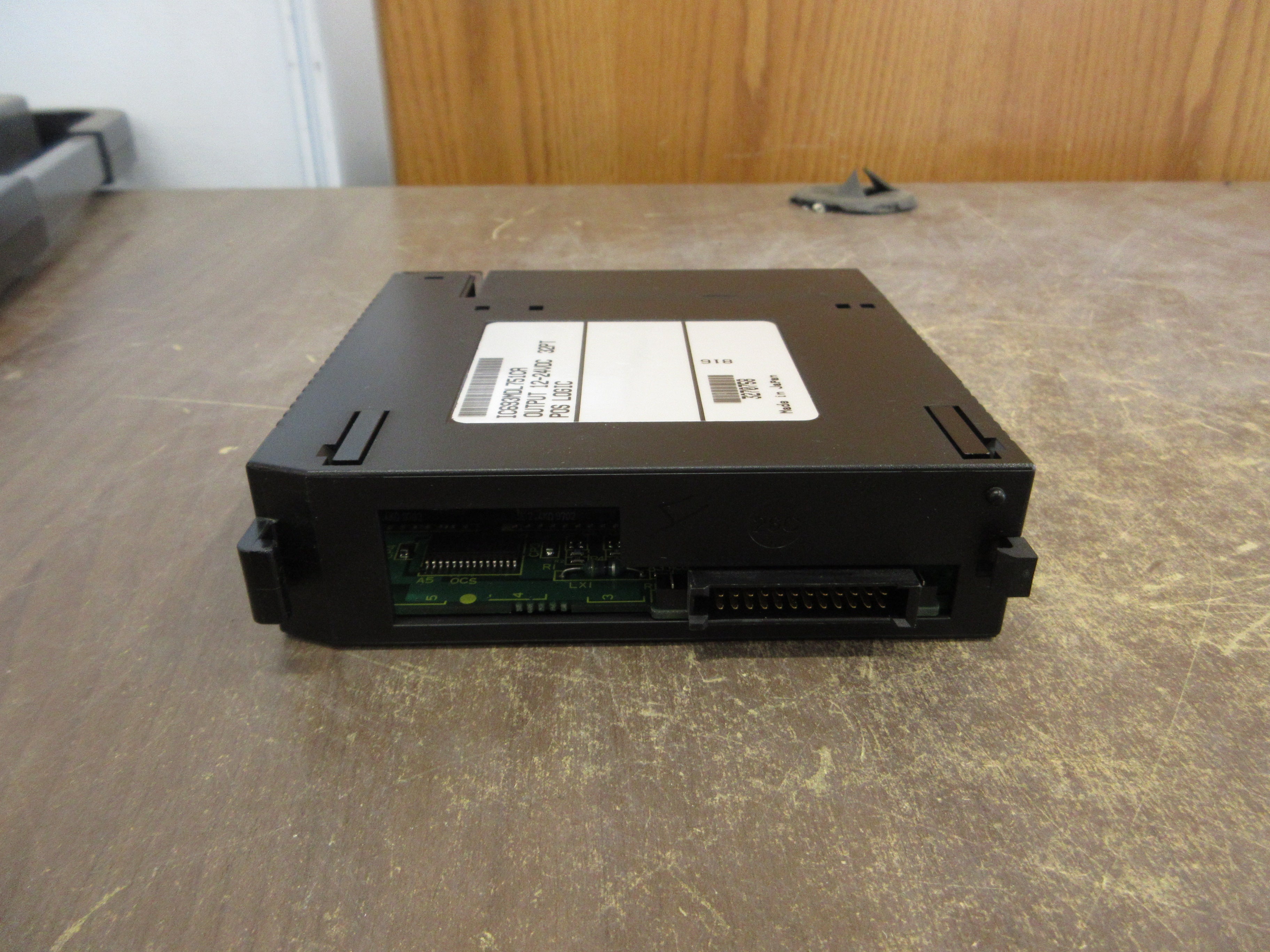 GE Fanuc Output Module IC693MDL751CA 12-24VDC 32PT Used