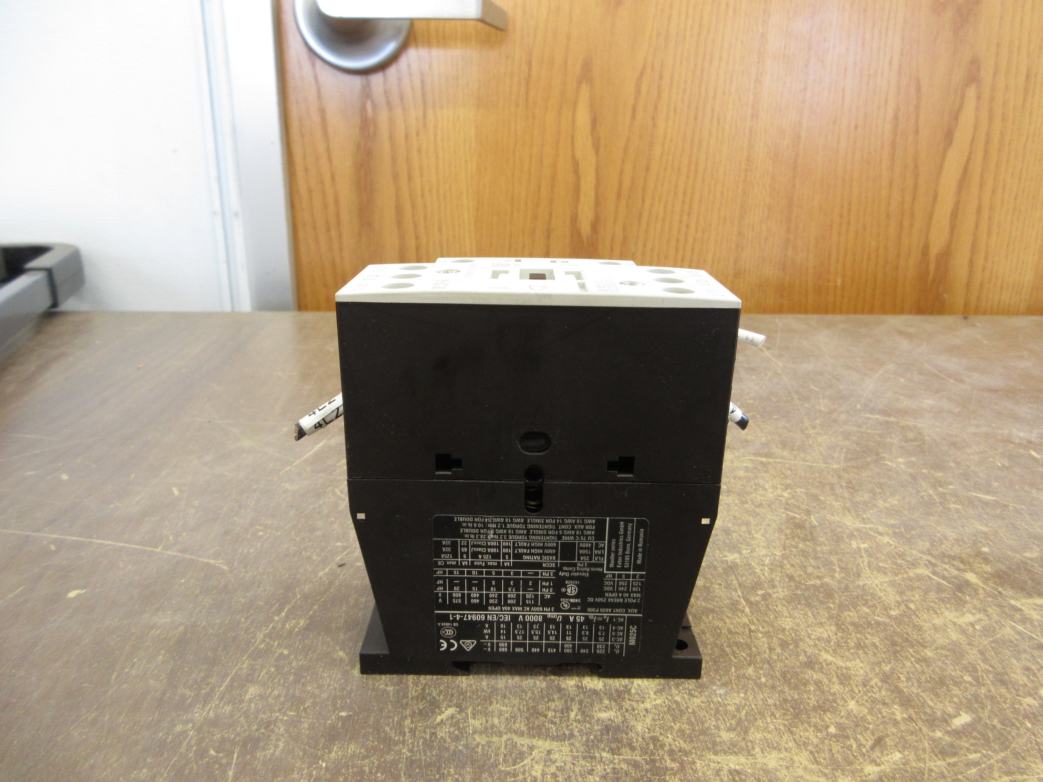 Eaton Contactor DIL M25-10 XTCE025C10 120V Coil Used