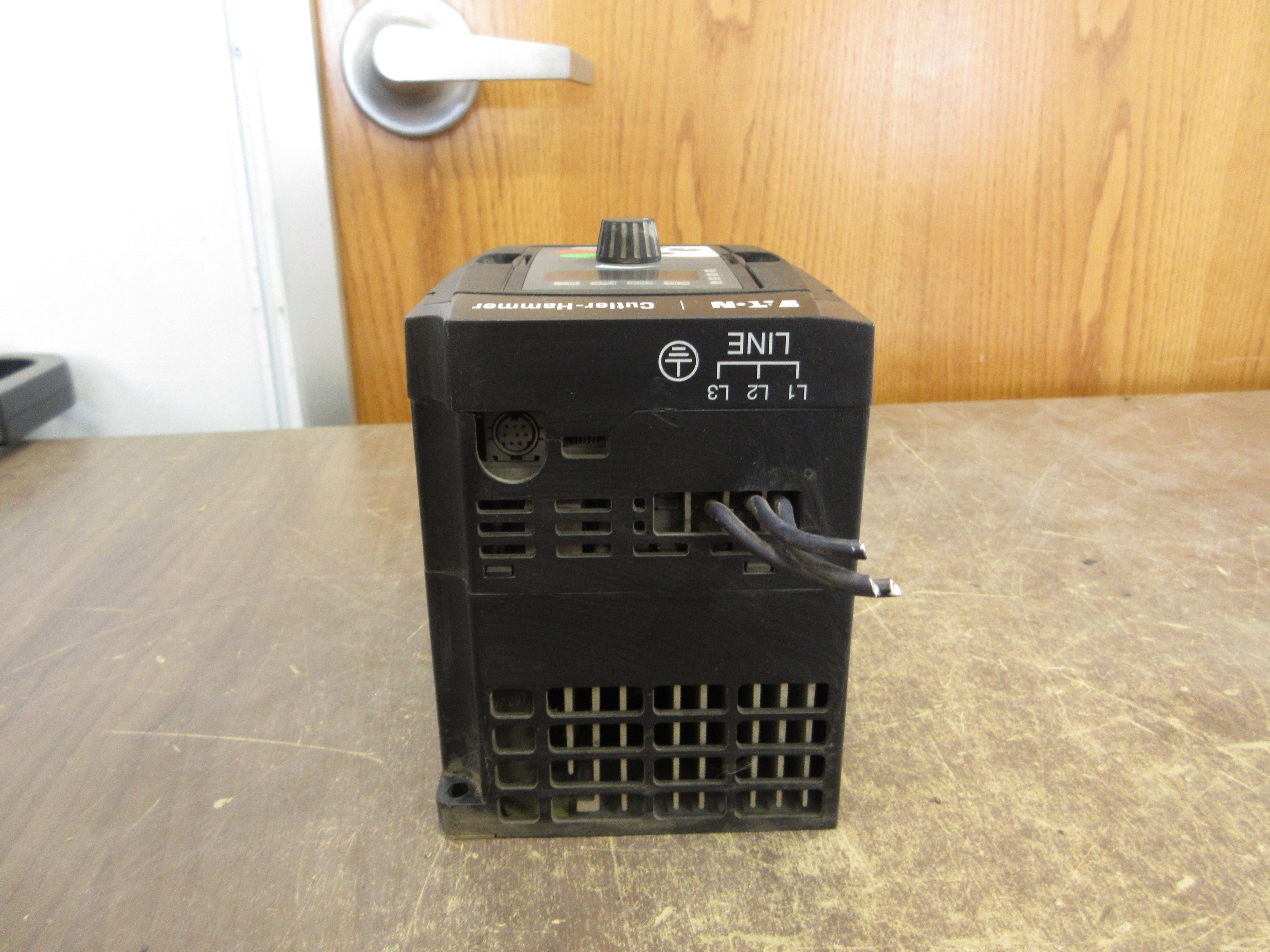 Eaton MVX9000 AC Drive MVX002A0-4 2HP 3Ph w/ Keypad Used