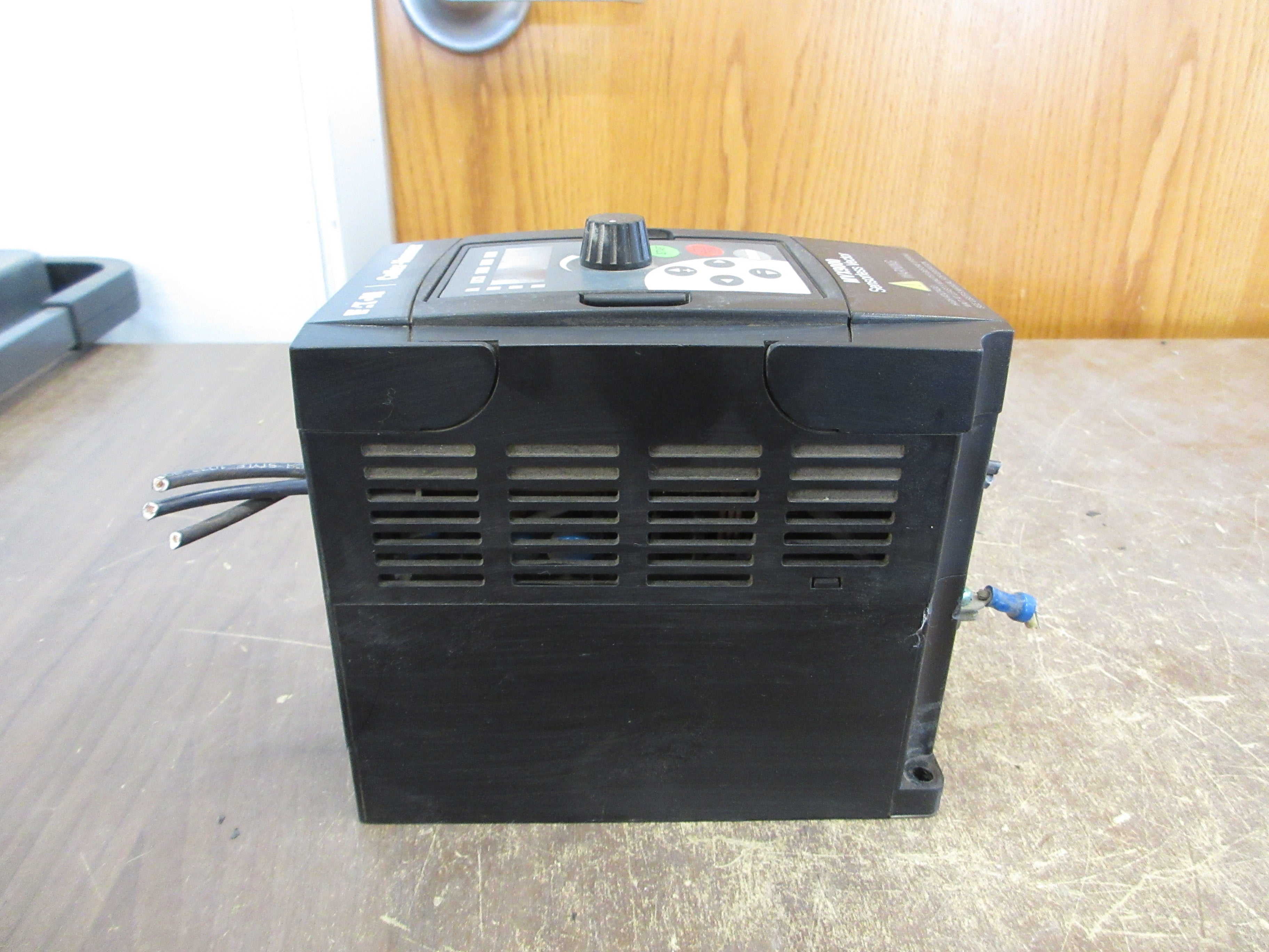 Eaton MVX9000 AC Drive MVX002A0-4 2HP 3Ph w/ Keypad Used