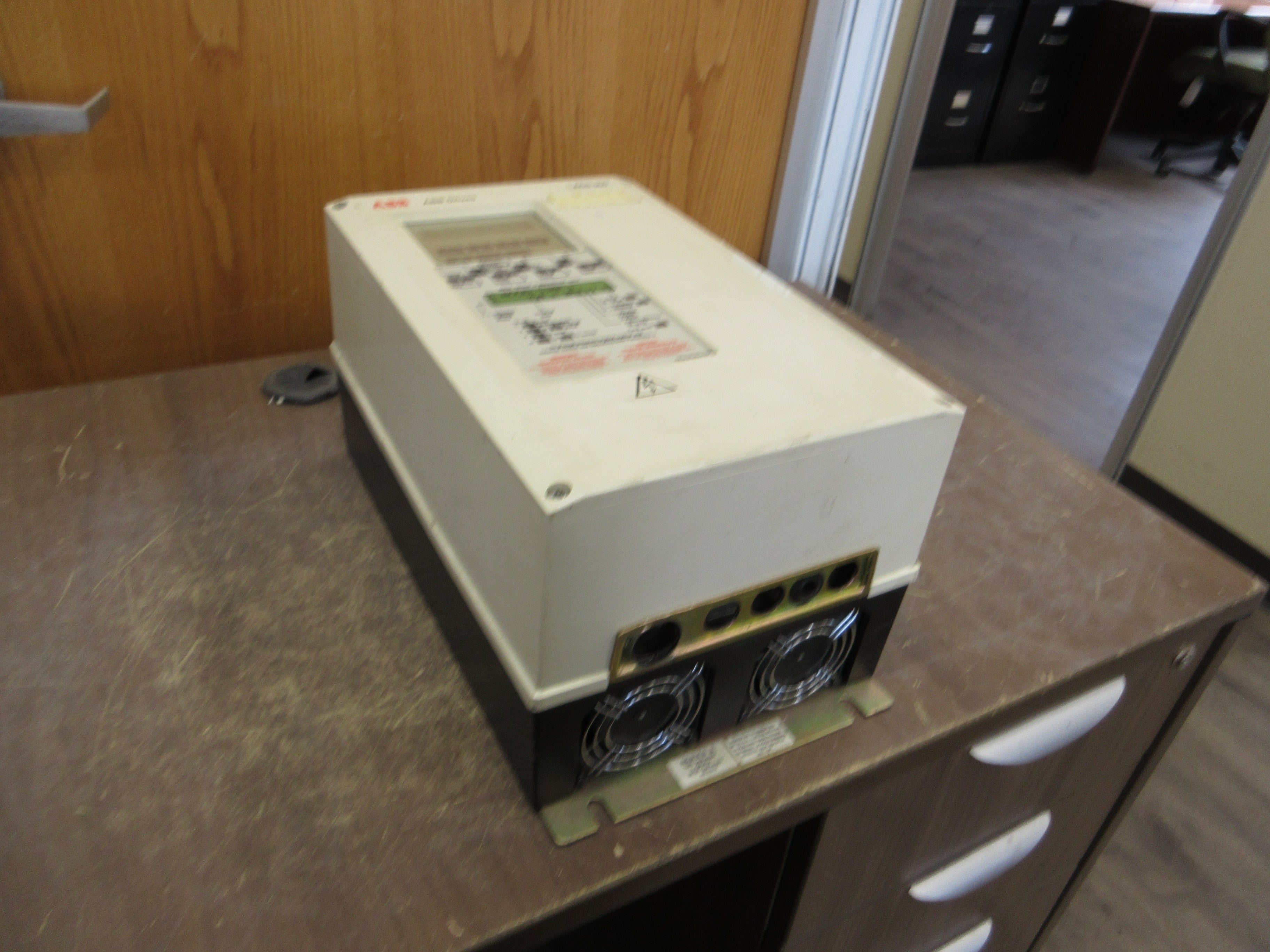 ABB ACS501 AC Drive ACS501-010-4-00P5 10HP 3Ph Used