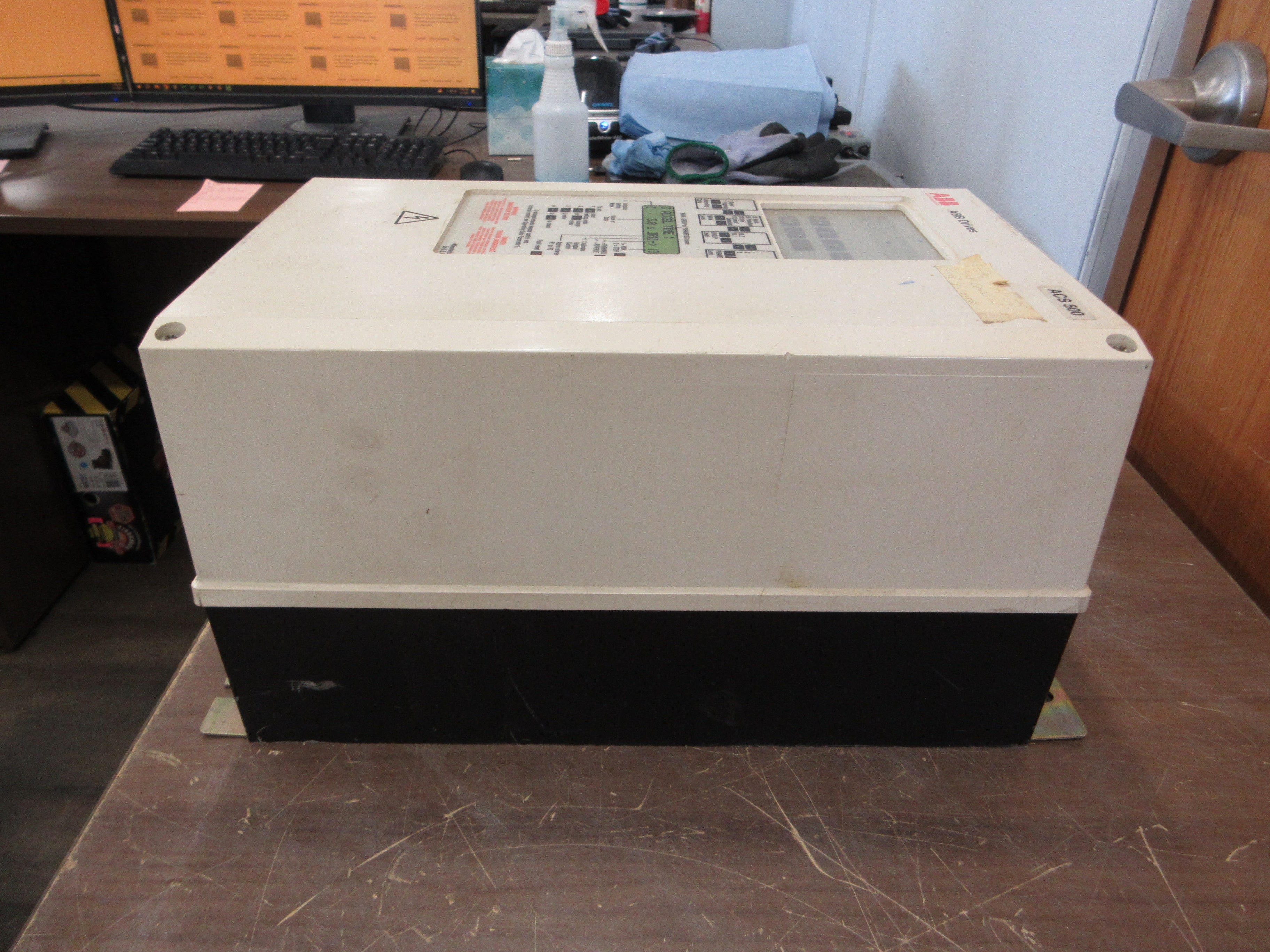 ABB ACS501 AC Drive ACS501-010-4-00P5 10HP 3Ph Used