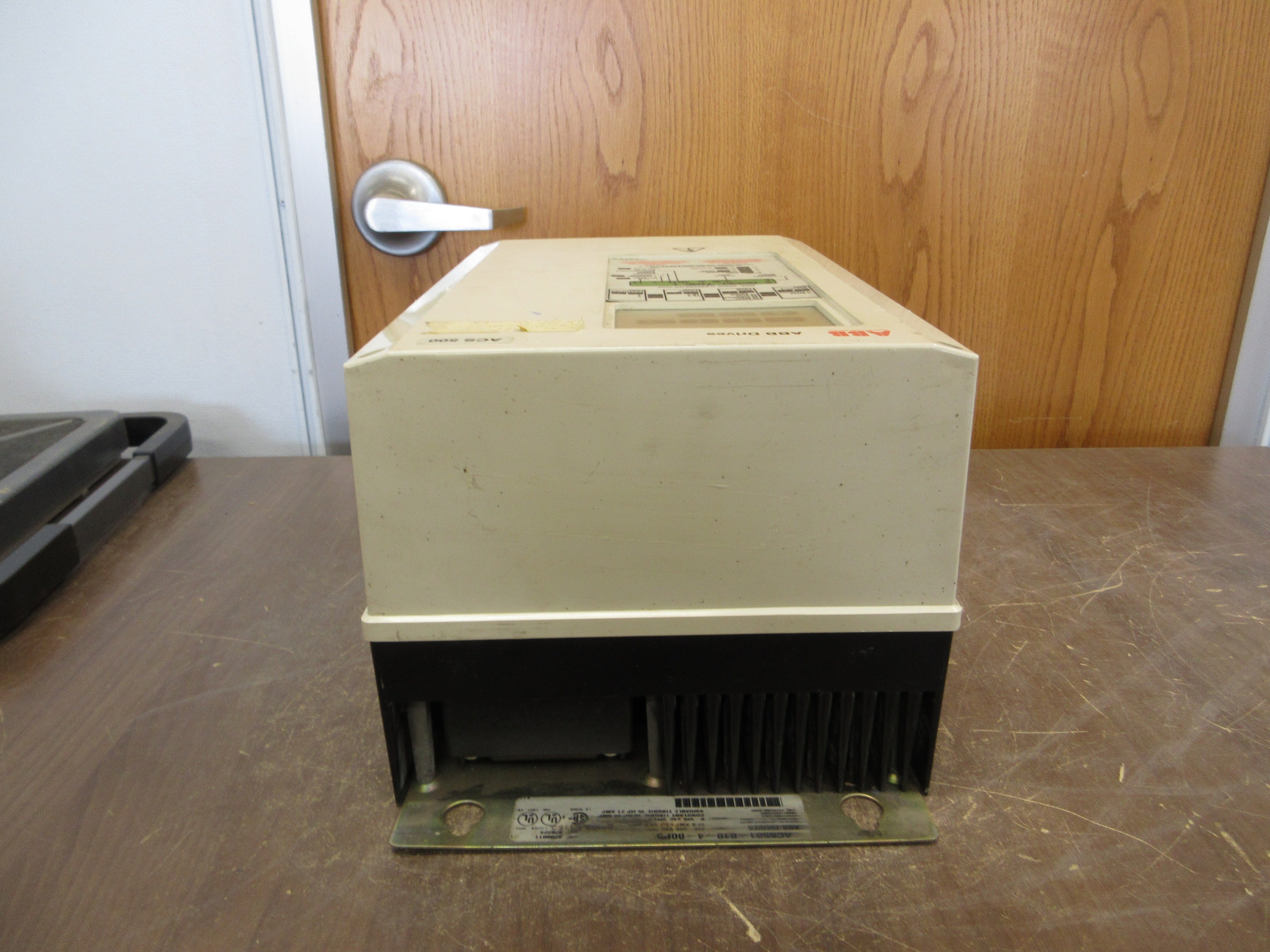 ABB ACS501 AC Drive ACS501-010-4-00P5 10HP 3Ph Used