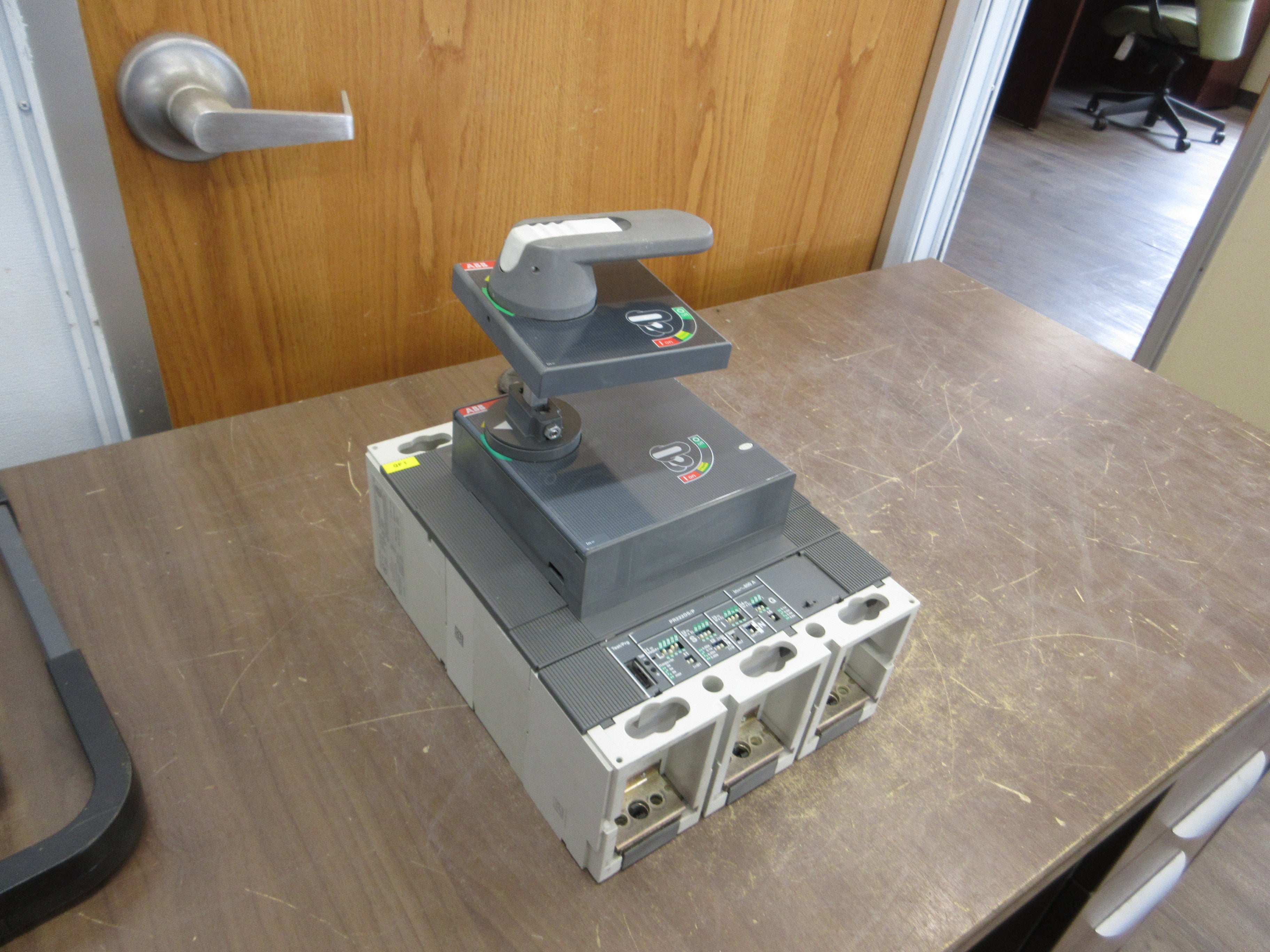 ABB SACE Tmax Breaker Disconnect T6L 800 / PR222DS/P 800A 600V 3P Used