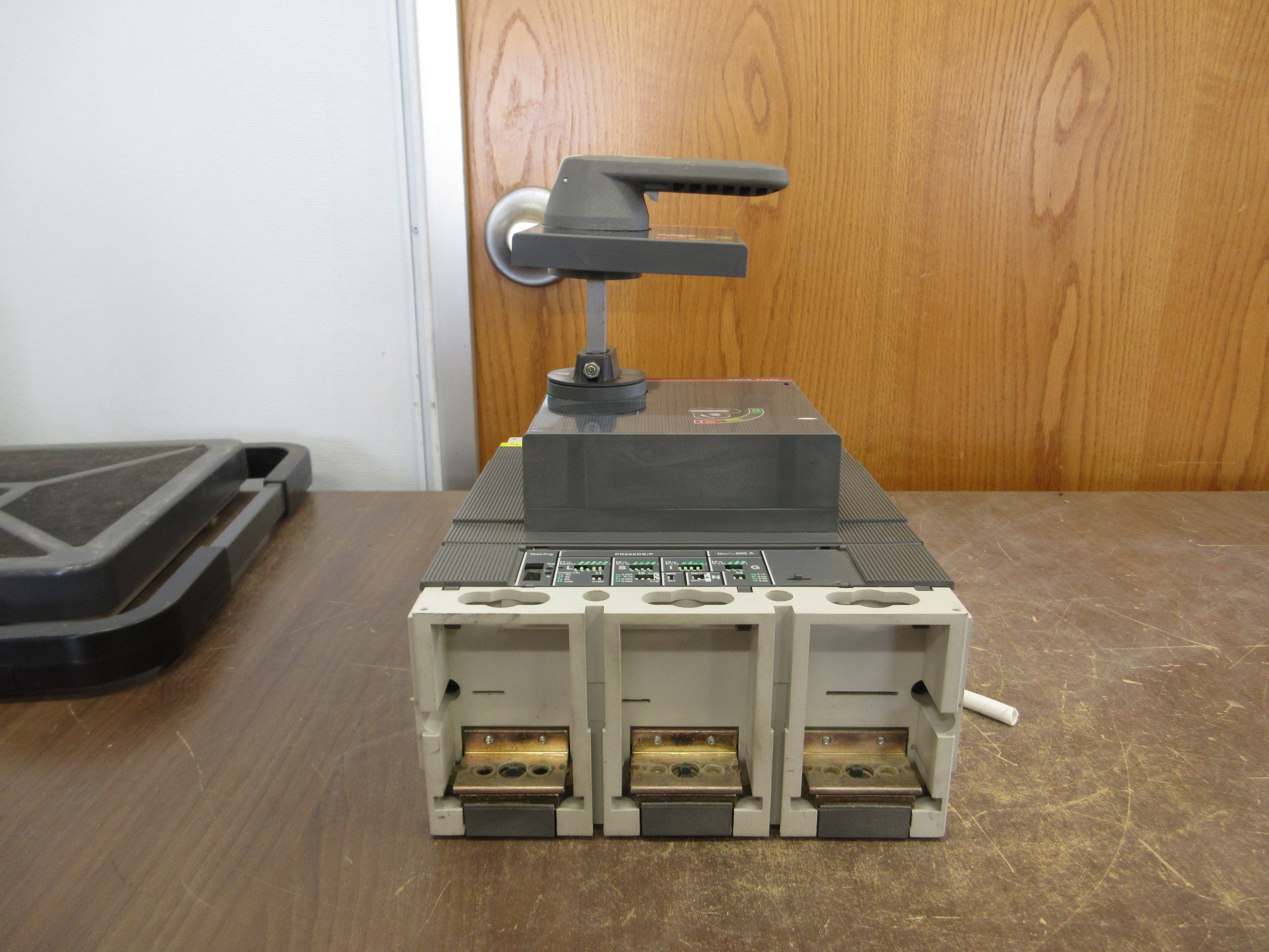 ABB SACE Tmax Breaker Disconnect T6L 800 / PR222DS/P 800A 600V 3P Used