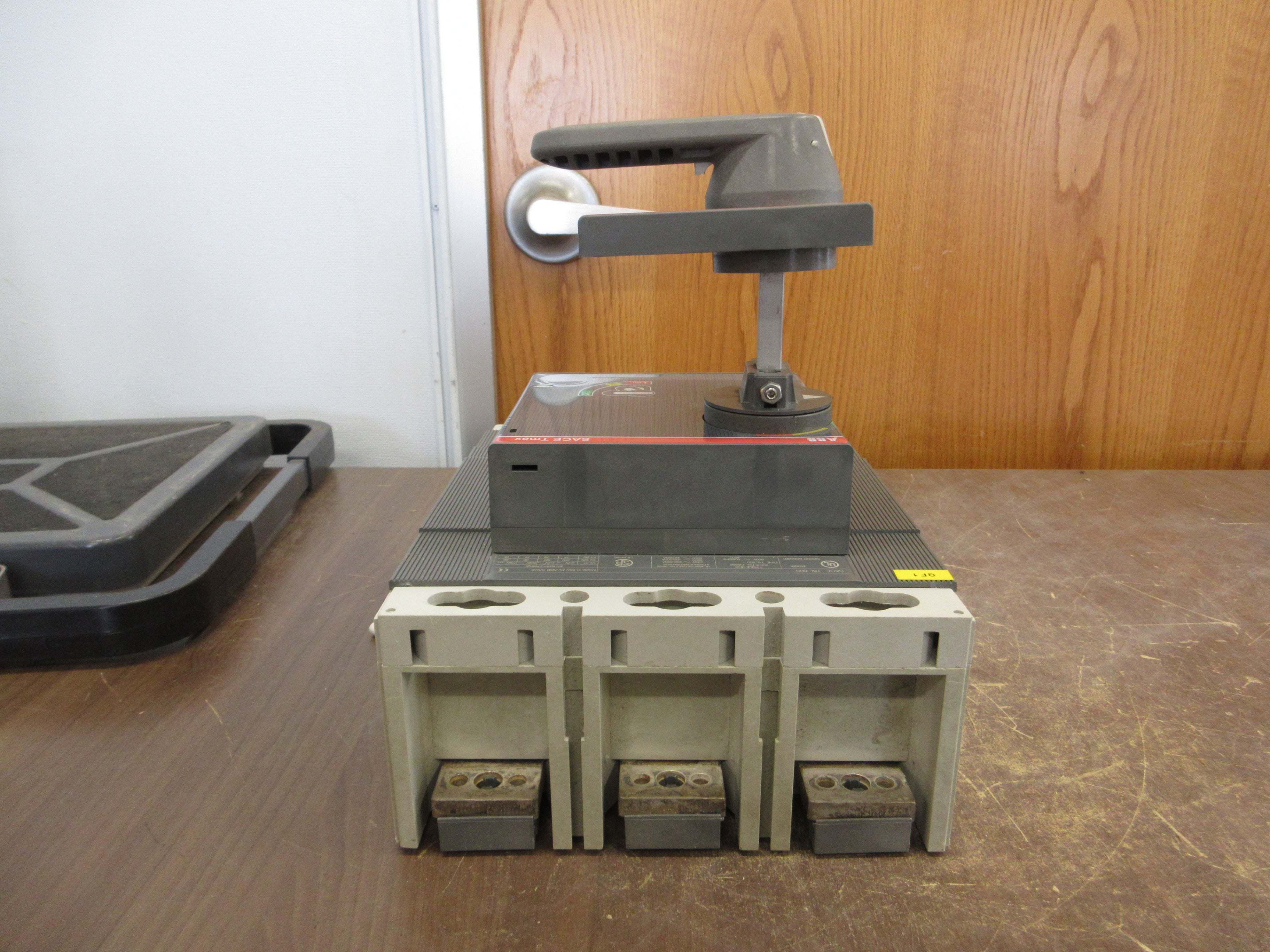 ABB SACE Tmax Breaker Disconnect T6L 800 / PR222DS/P 800A 600V 3P Used