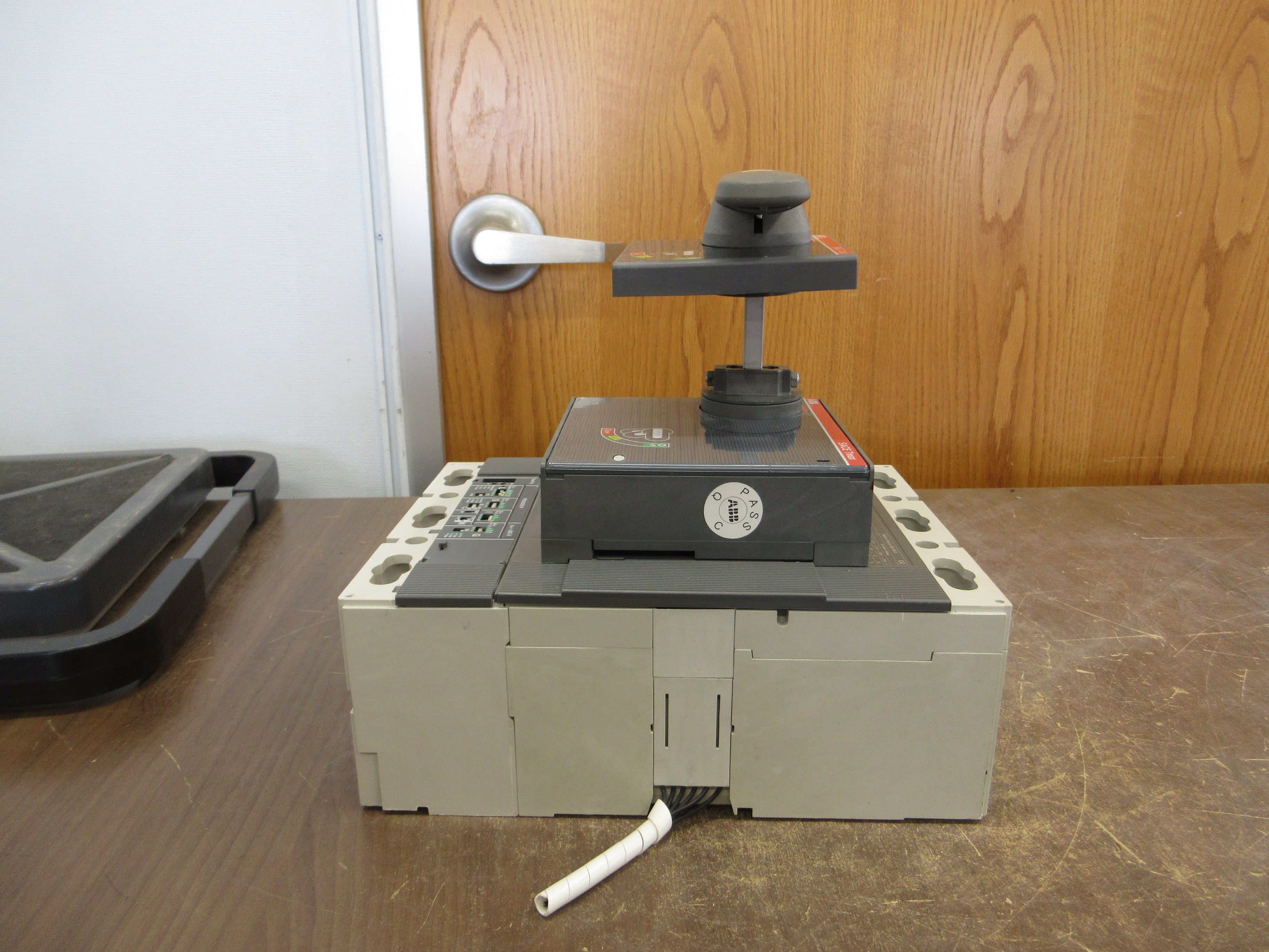 ABB SACE Tmax Breaker Disconnect T6L 800 / PR222DS/P 800A 600V 3P Used