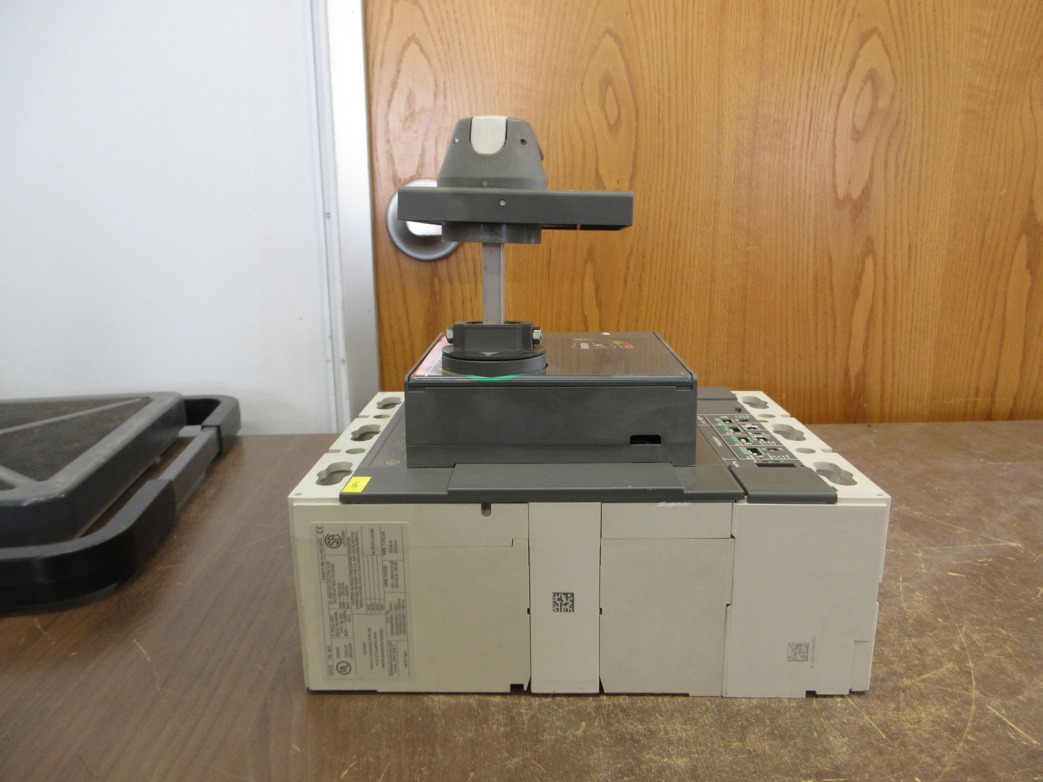 ABB SACE Tmax Breaker Disconnect T6L 800 / PR222DS/P 800A 600V 3P Used