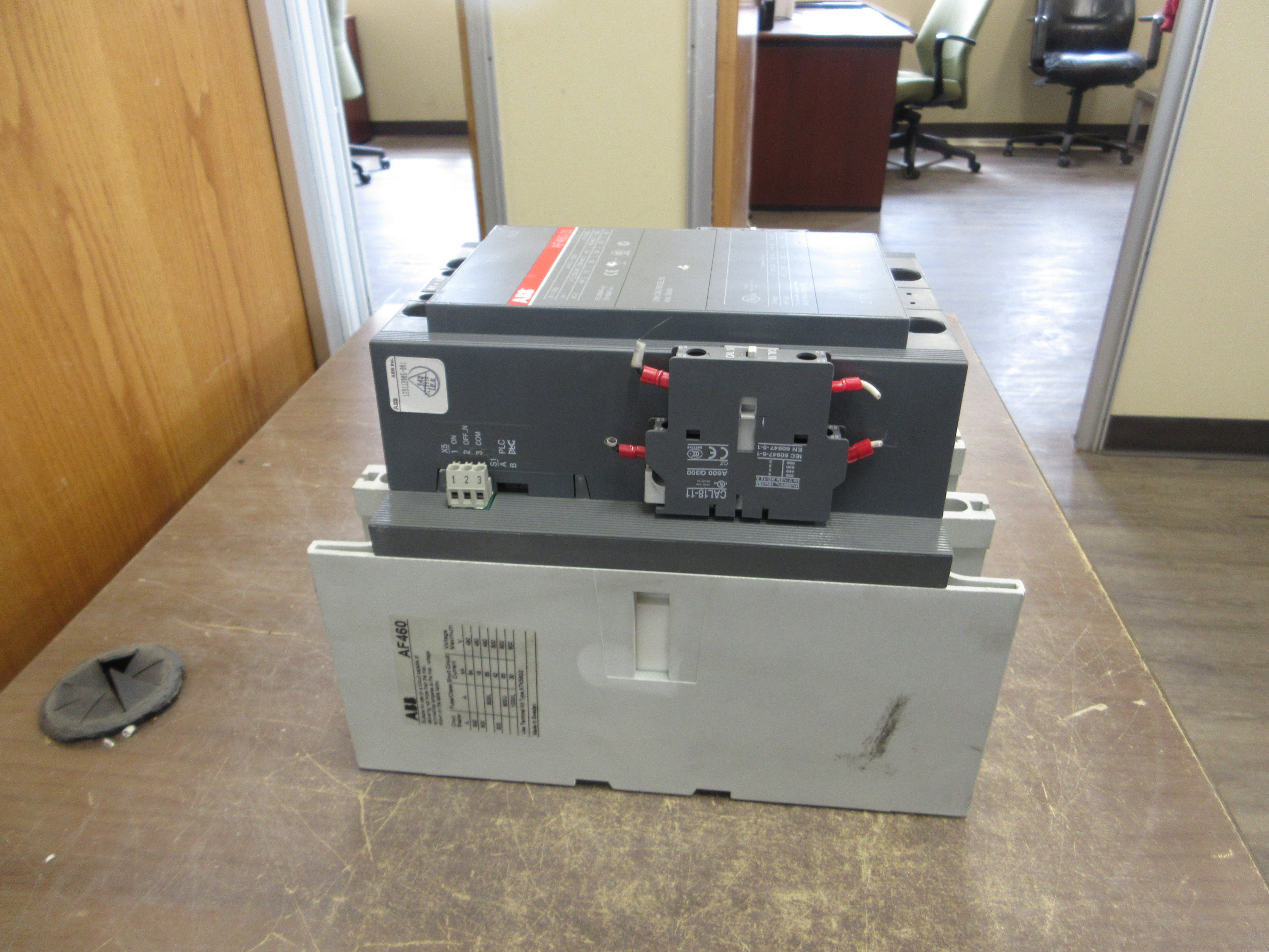 ABB Contactor AF460-30 24-60VDC Coil 650A 600V w/ (3) Aux Contacts Used