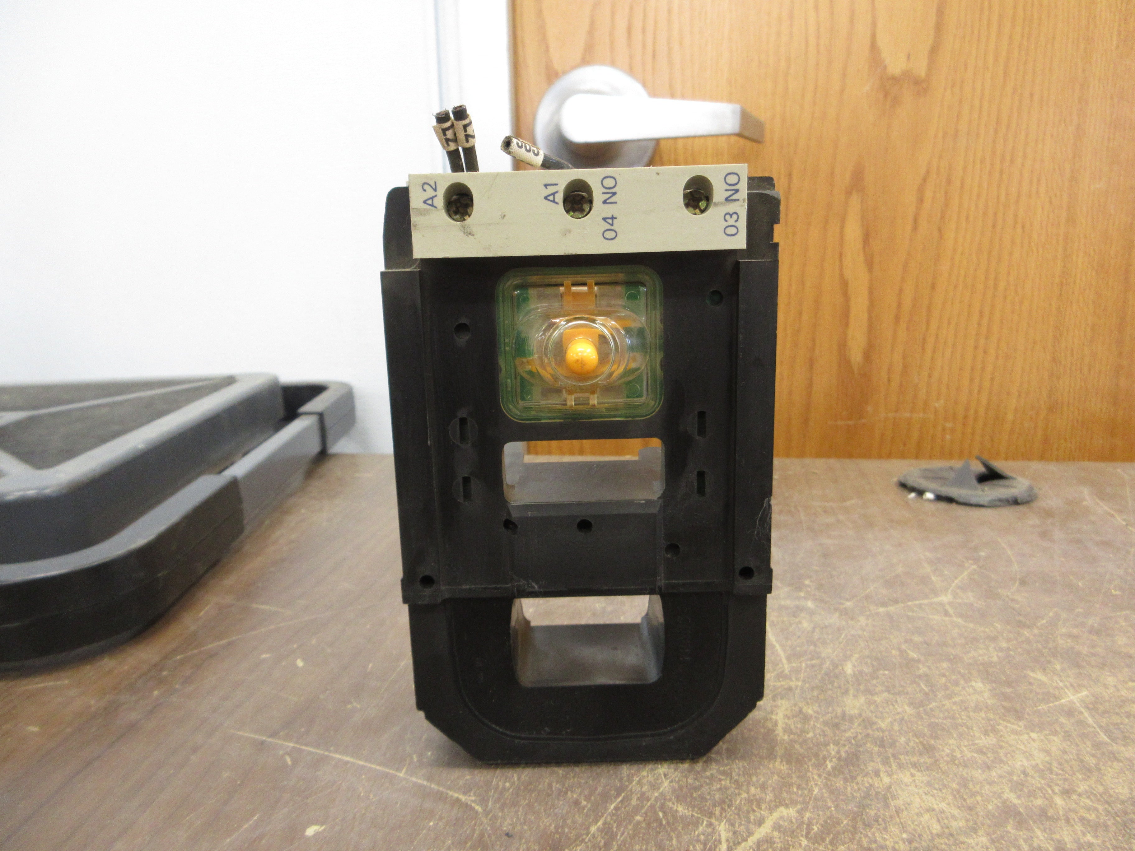 Telemecanique Magnetic Coil LX1 FJ 415 415-480V *Broken Corner Mount* Used