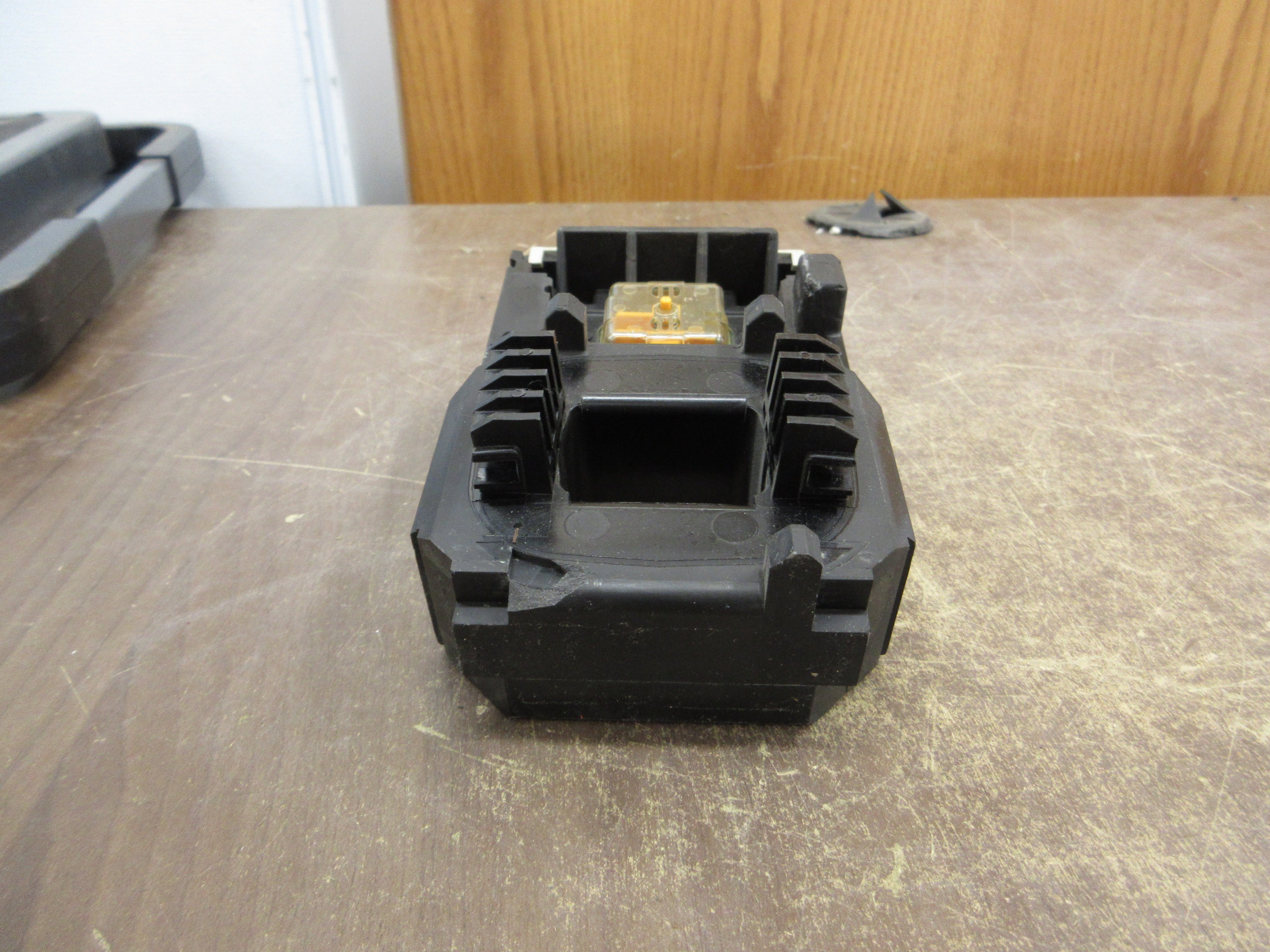 Telemecanique Magnetic Coil LX1 FJ 415 415-480V *Broken Corner Mount* Used