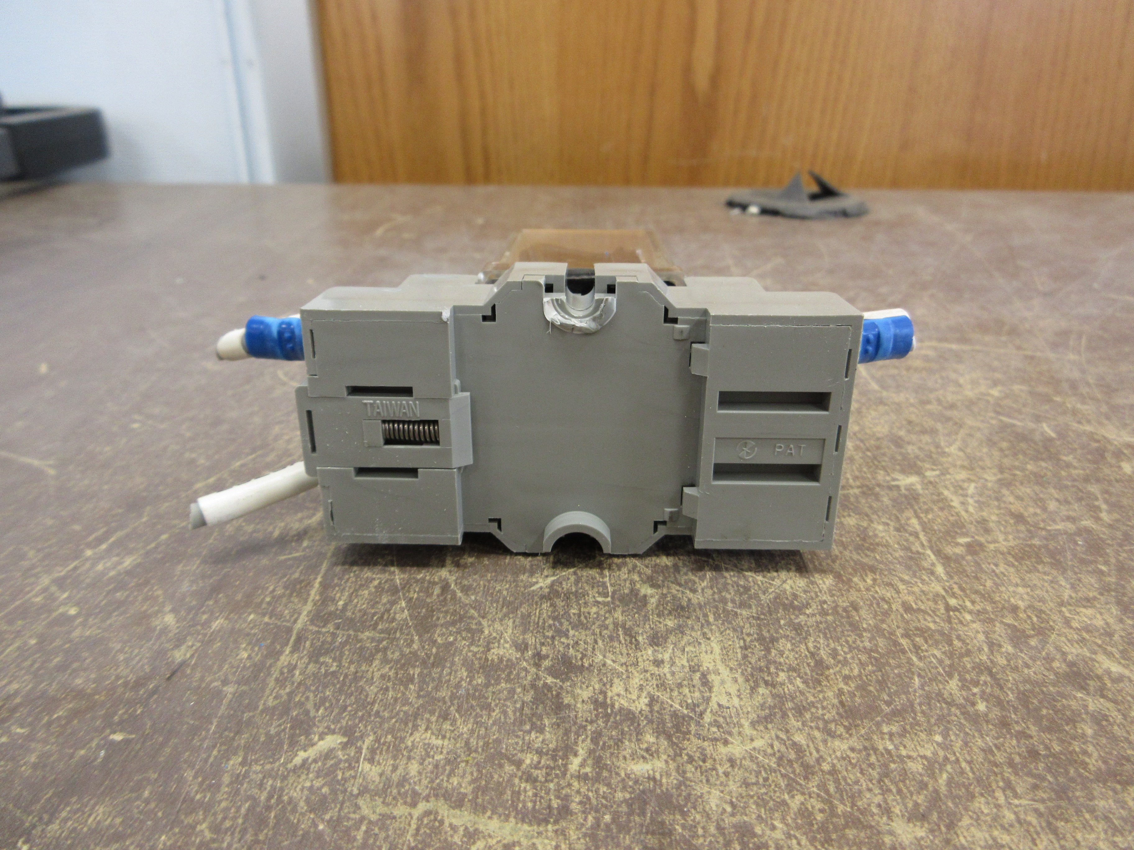 Magnecraft Struthers-Dunn Relay A283XCXCL 24VDC Coil w/Base *Chipped Base* Used