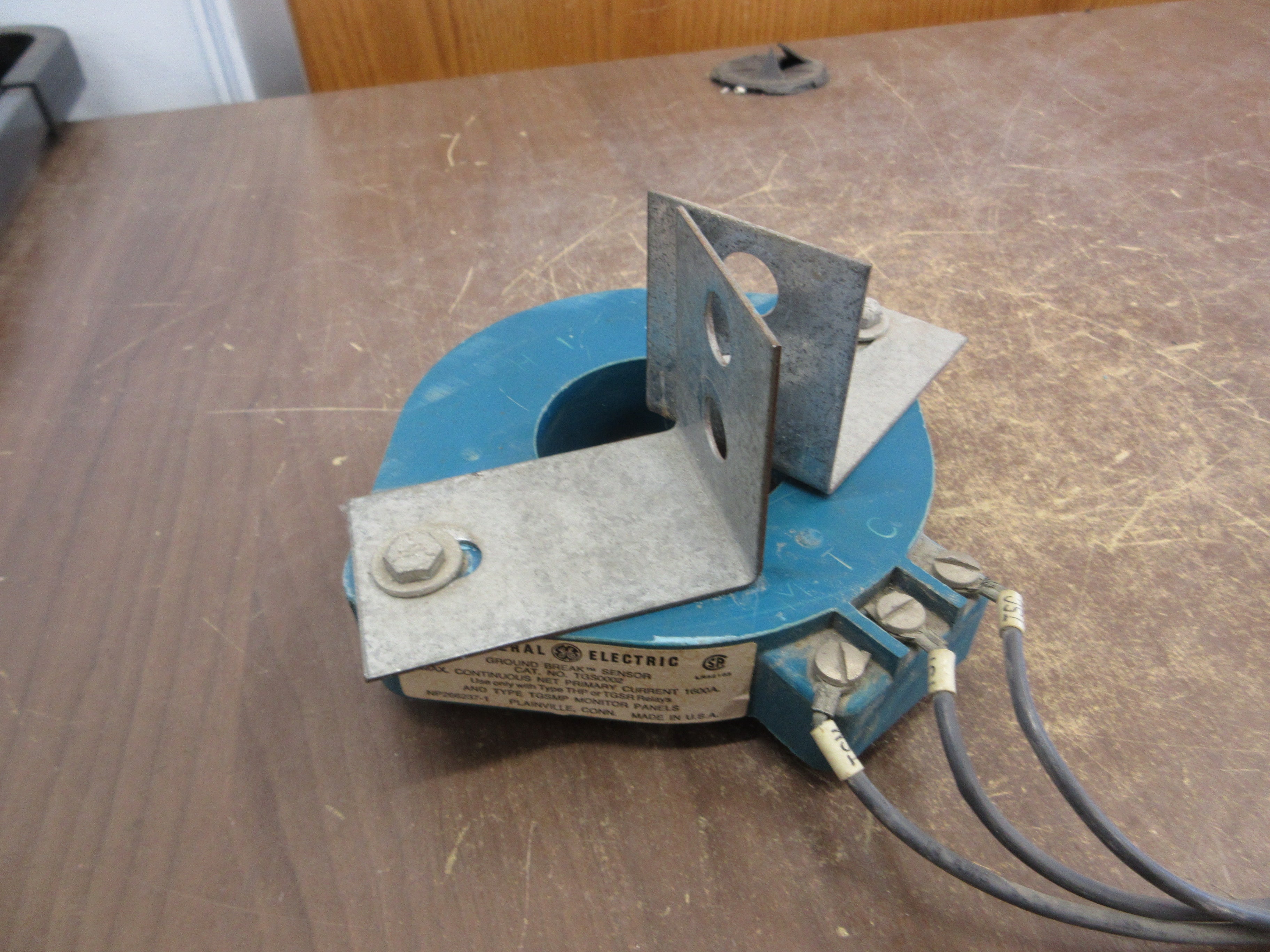 GE Ground Break Sensor TGS0002 For Type TGSR Relays 1600A Used