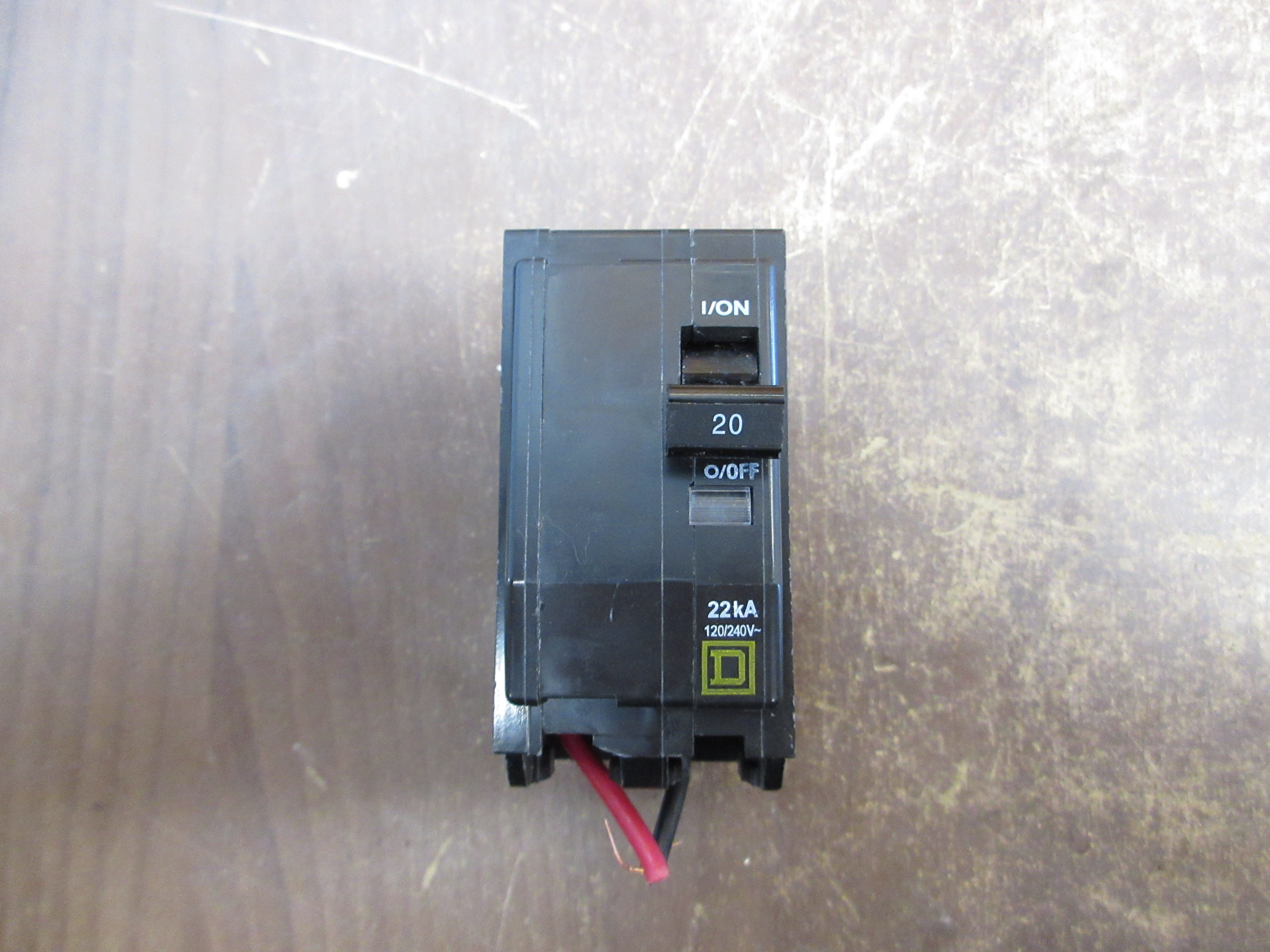 Square D Bolt-On Circuit Breaker QOB220VH 20A 120/240V 2P 22kA *No Screws* Used