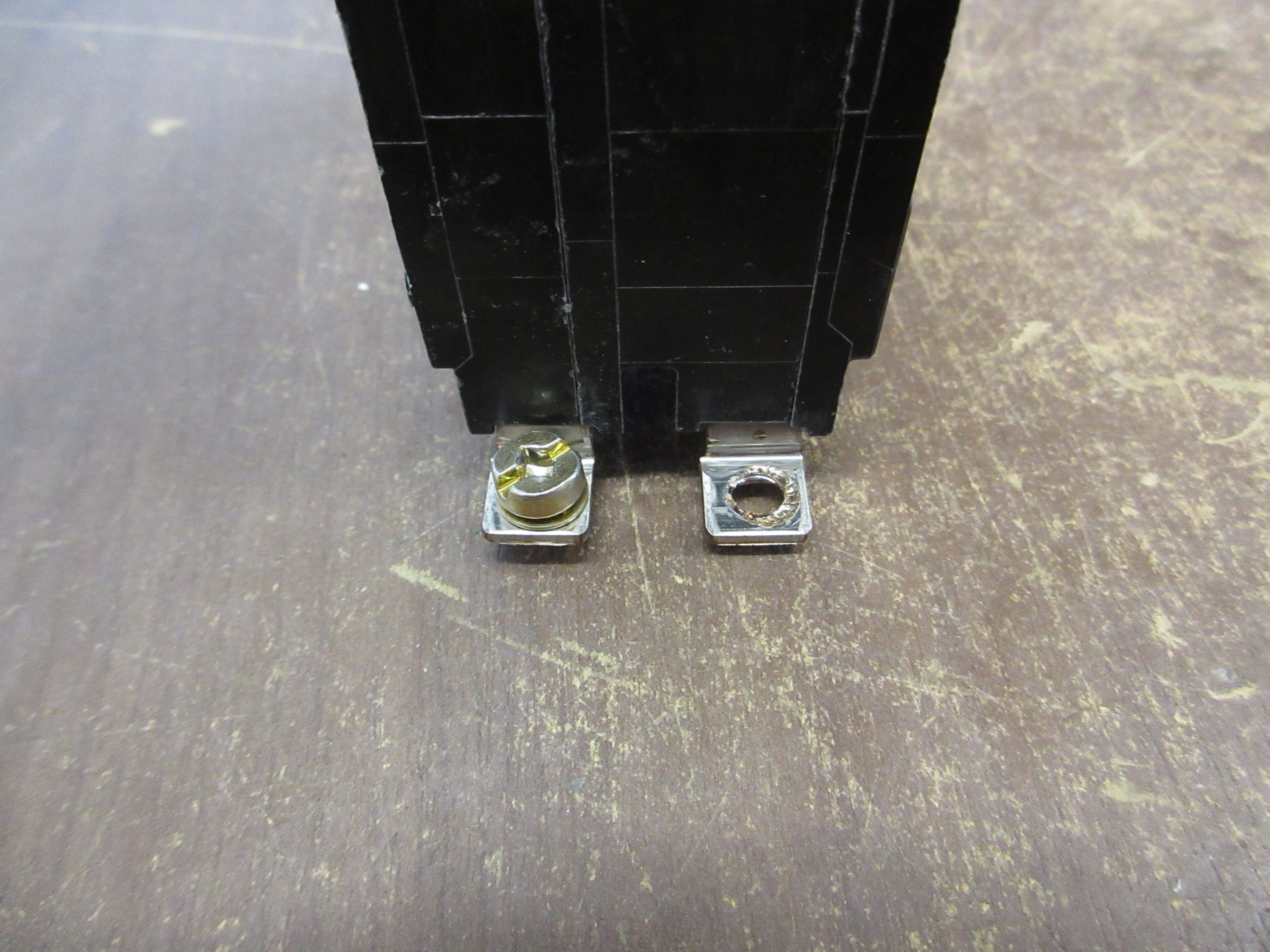 Square D Bolt-On Circuit Breaker QOB220VH 20A 120/240V 2P 22kA *(1) Screw* Used