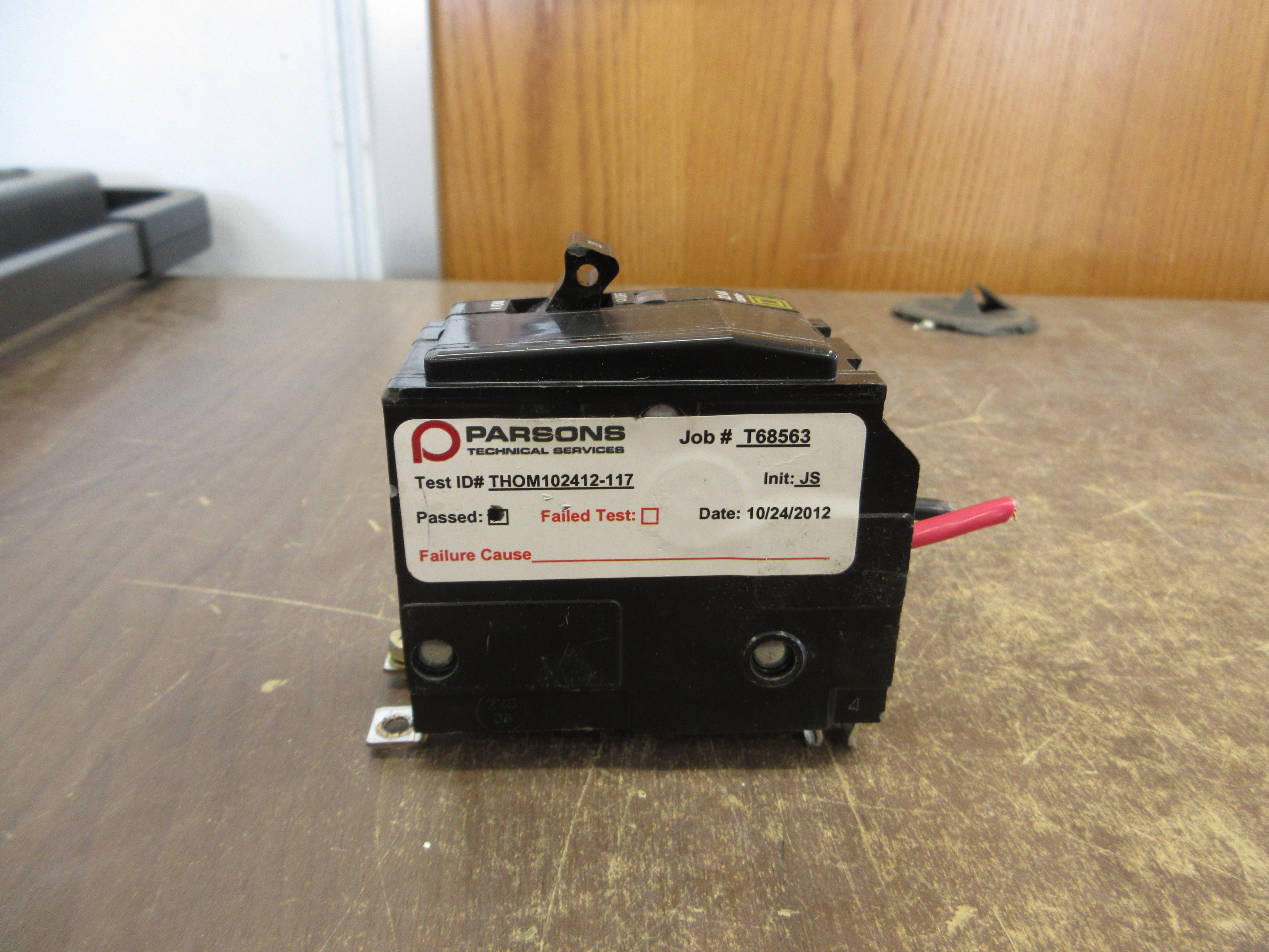 Square D Bolt-On Circuit Breaker QOB220VH 20A 120/240V 2P 22kA *(1) Screw* Used