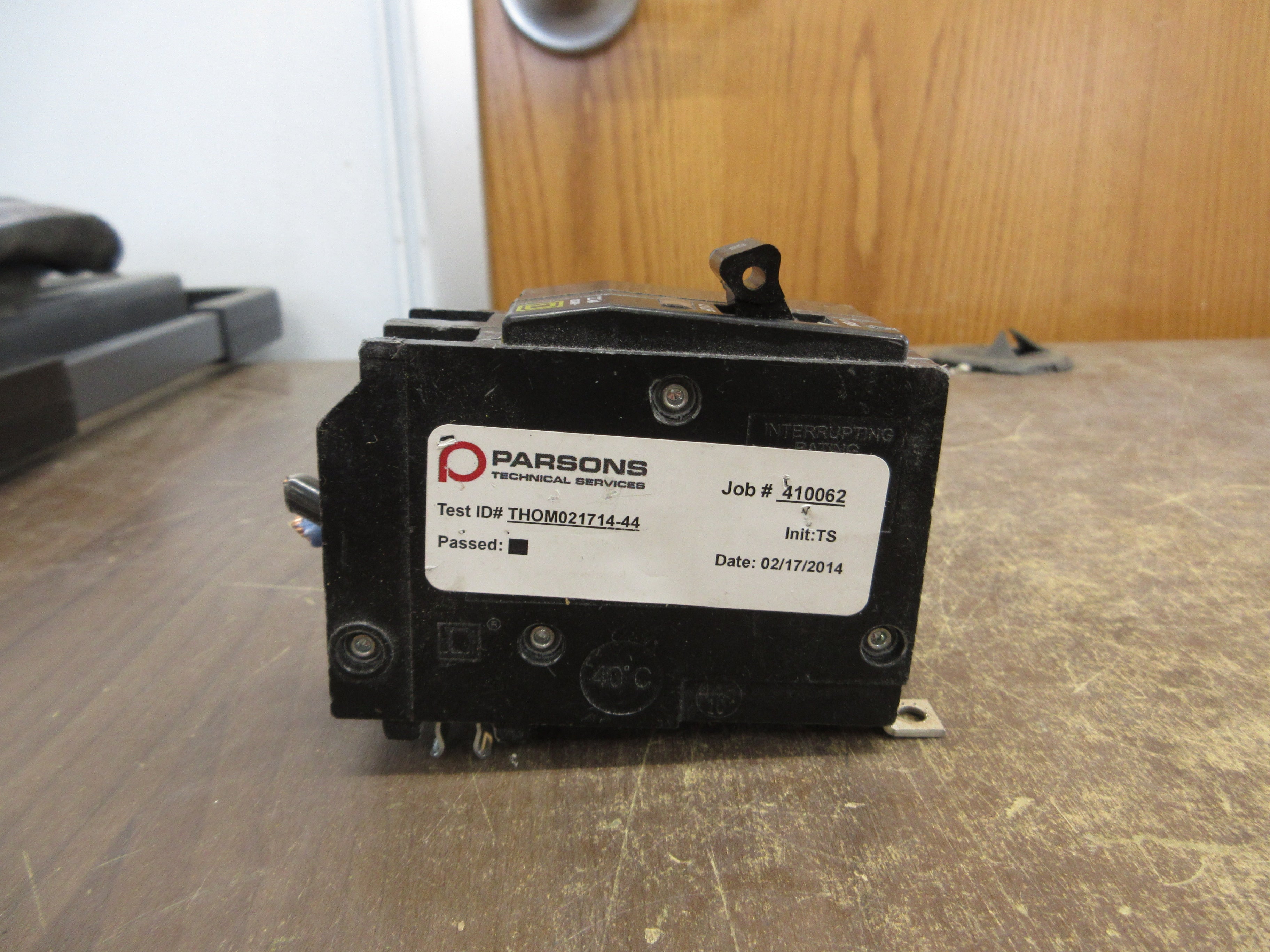 Square D Bolt-On Circuit Breaker QOB260VH 60A 120/240V 2P 22kA *No Screws* Used