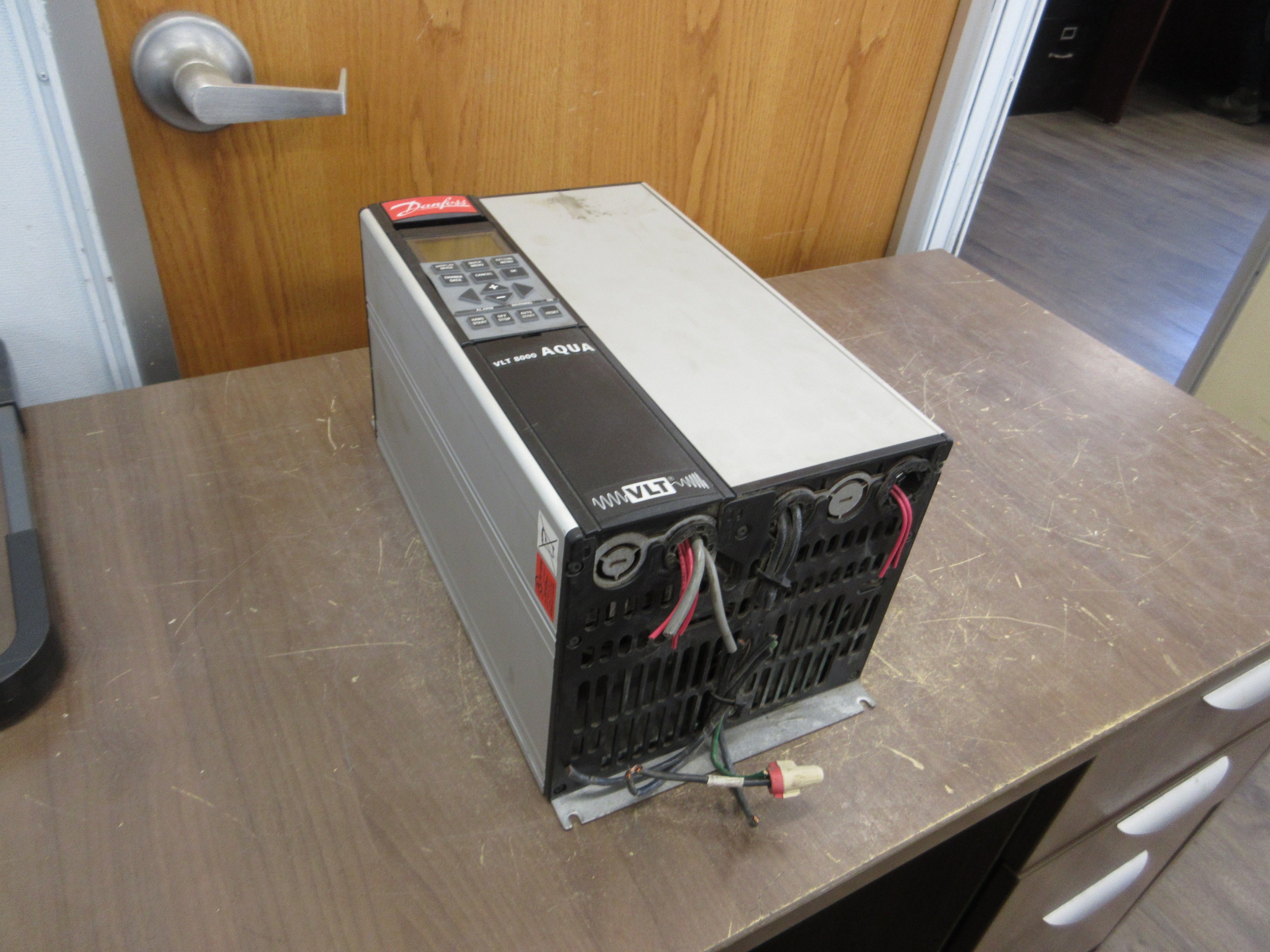 Danfoss VLT 8000 Aqua AC Drive 178B3476 10HP 3Ph w/ Keypad Used