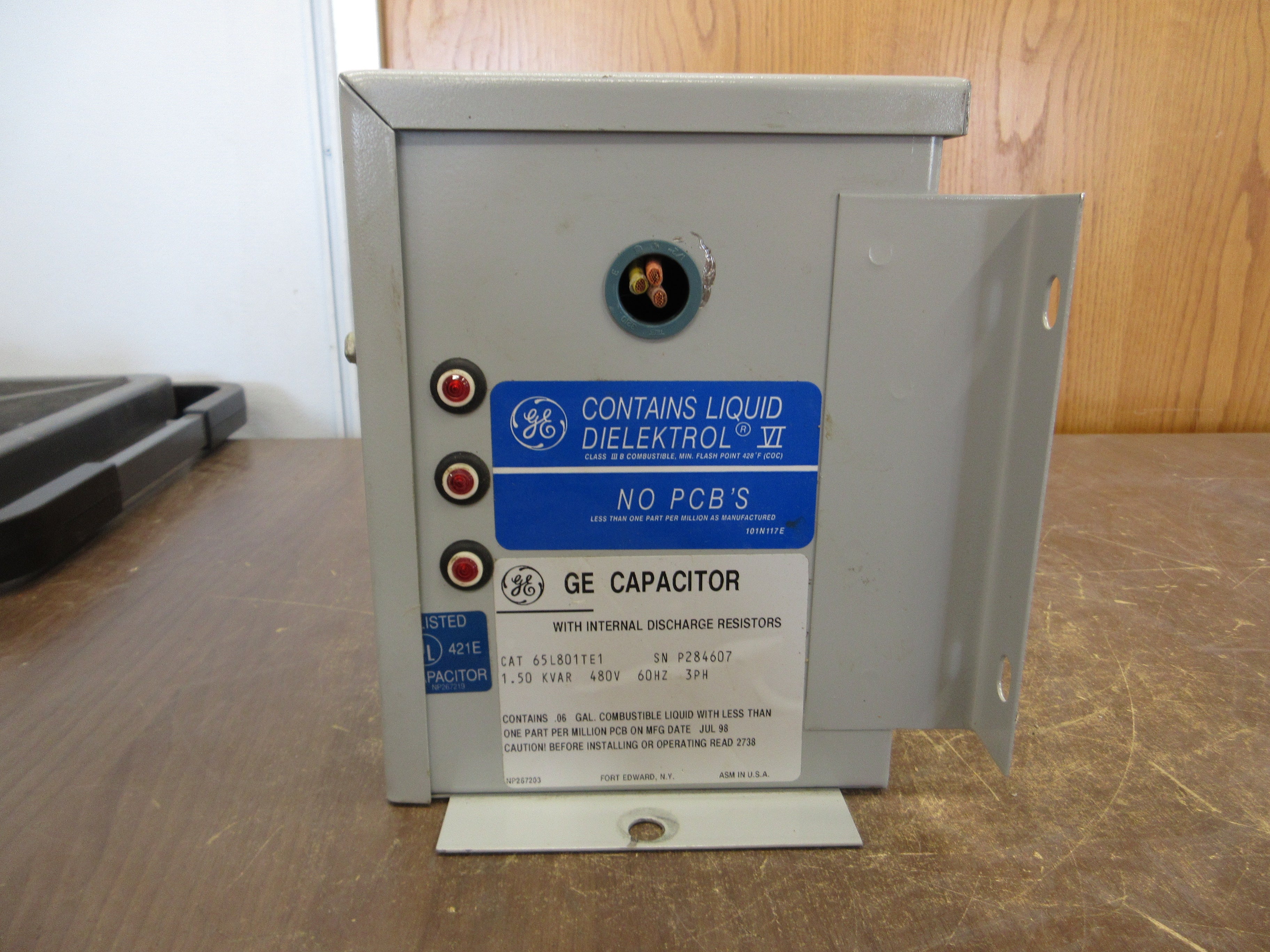 GE Capacitor 65L801TE1 1.5kVAR 480V 60Hz 3Ph *Broken Mounting Foot* Used