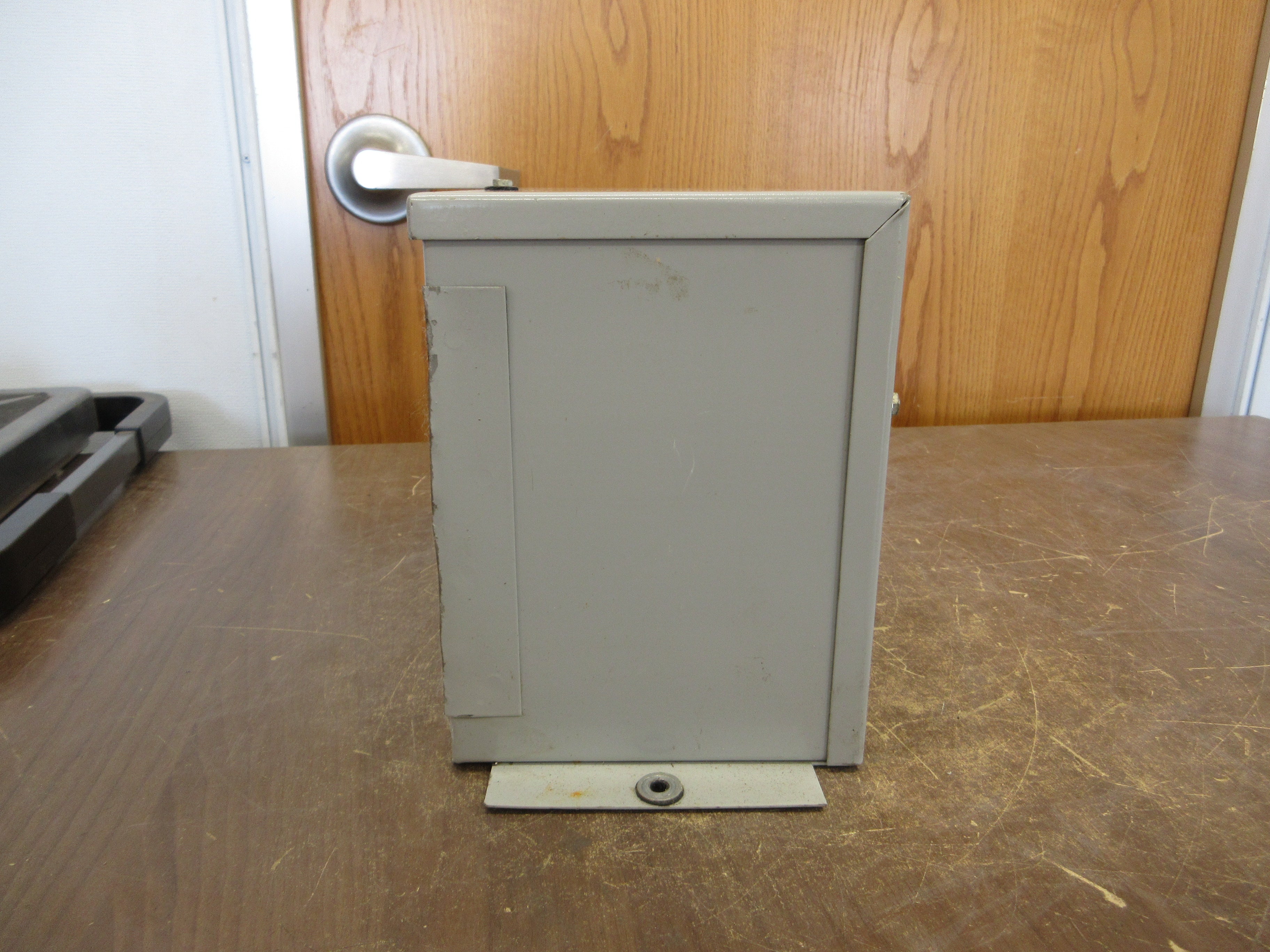 GE Capacitor 65L801TE1 1.5kVAR 480V 60Hz 3Ph *Broken Mounting Foot* Used