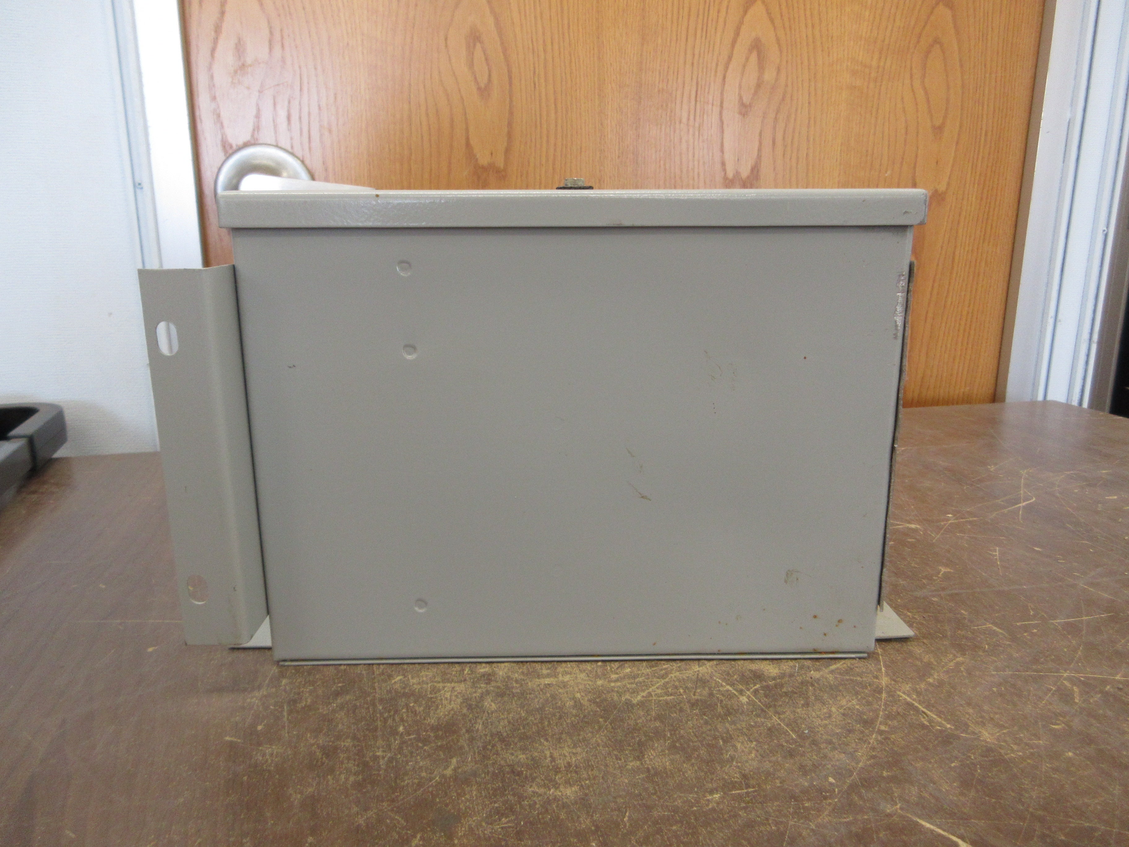 GE Capacitor 65L801TE1 1.5kVAR 480V 60Hz 3Ph *Broken Mounting Foot* Used