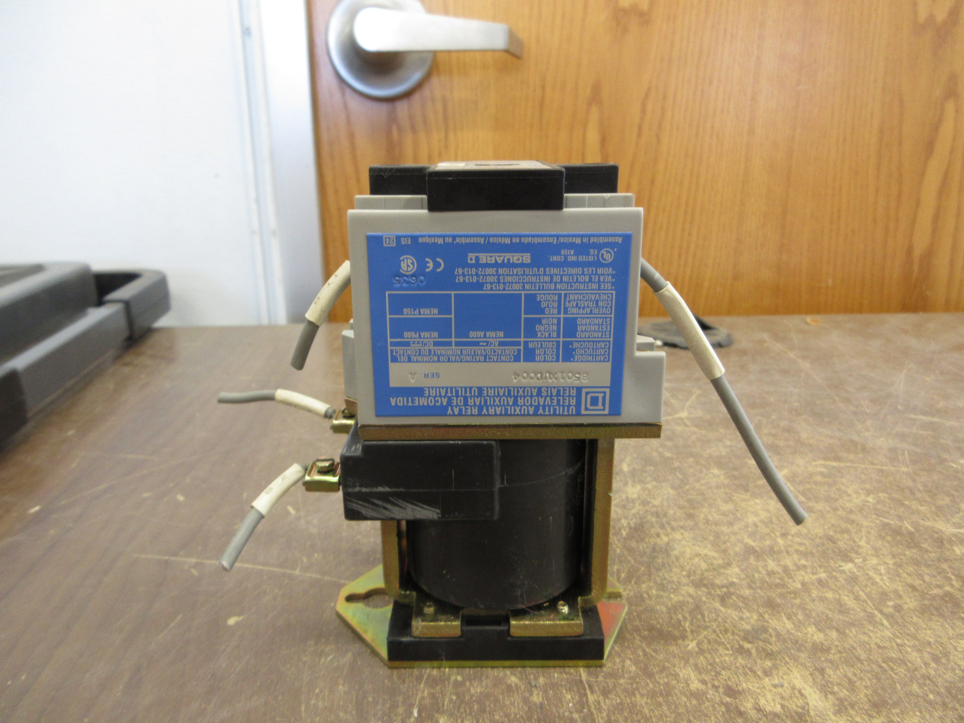 Square D Utility Auxiliary Relay 8501XUD004 Ser. A 125VDC Coil Used