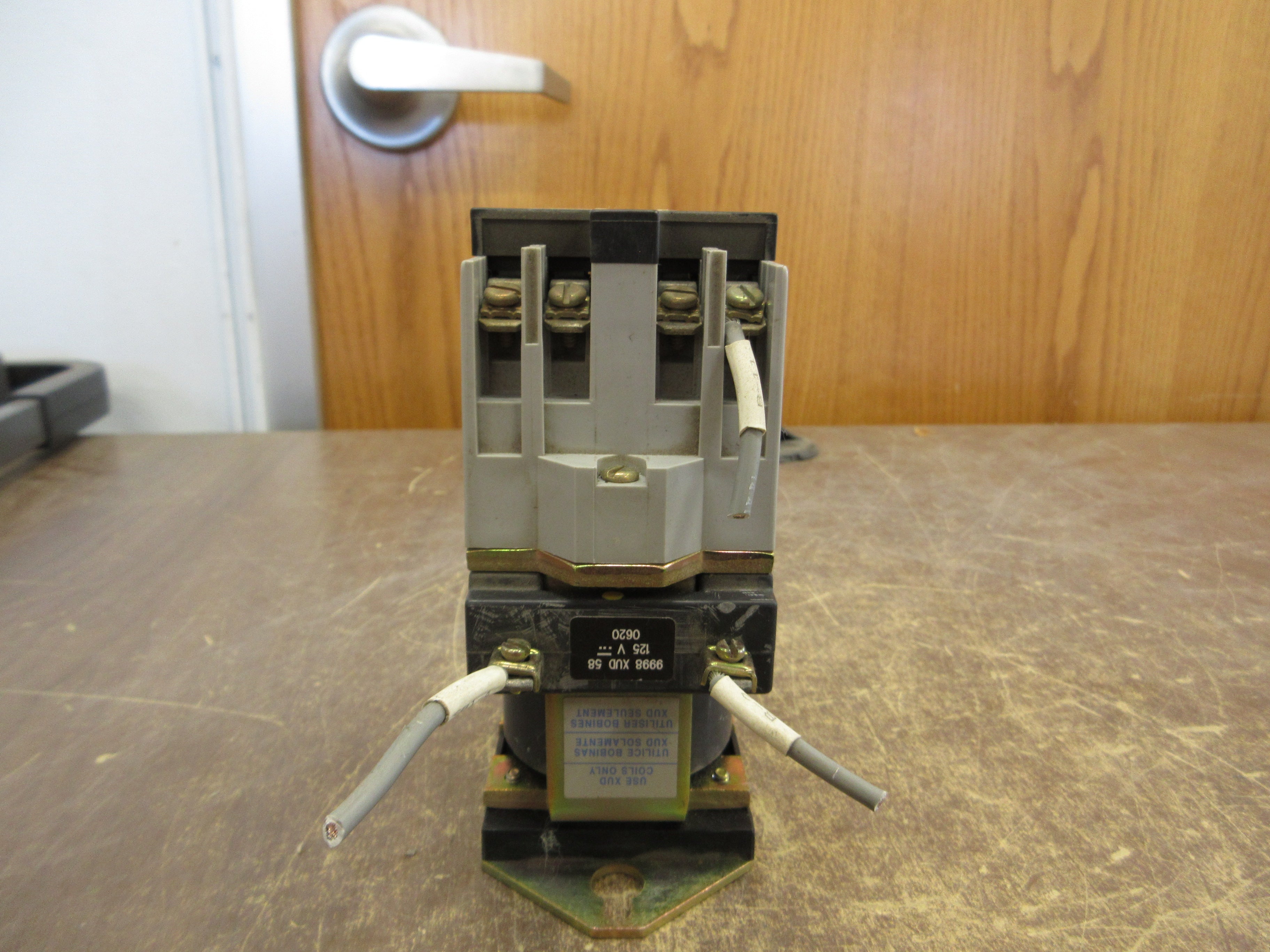 Square D Utility Auxiliary Relay 8501XUD004 Ser. A 125VDC Coil Used